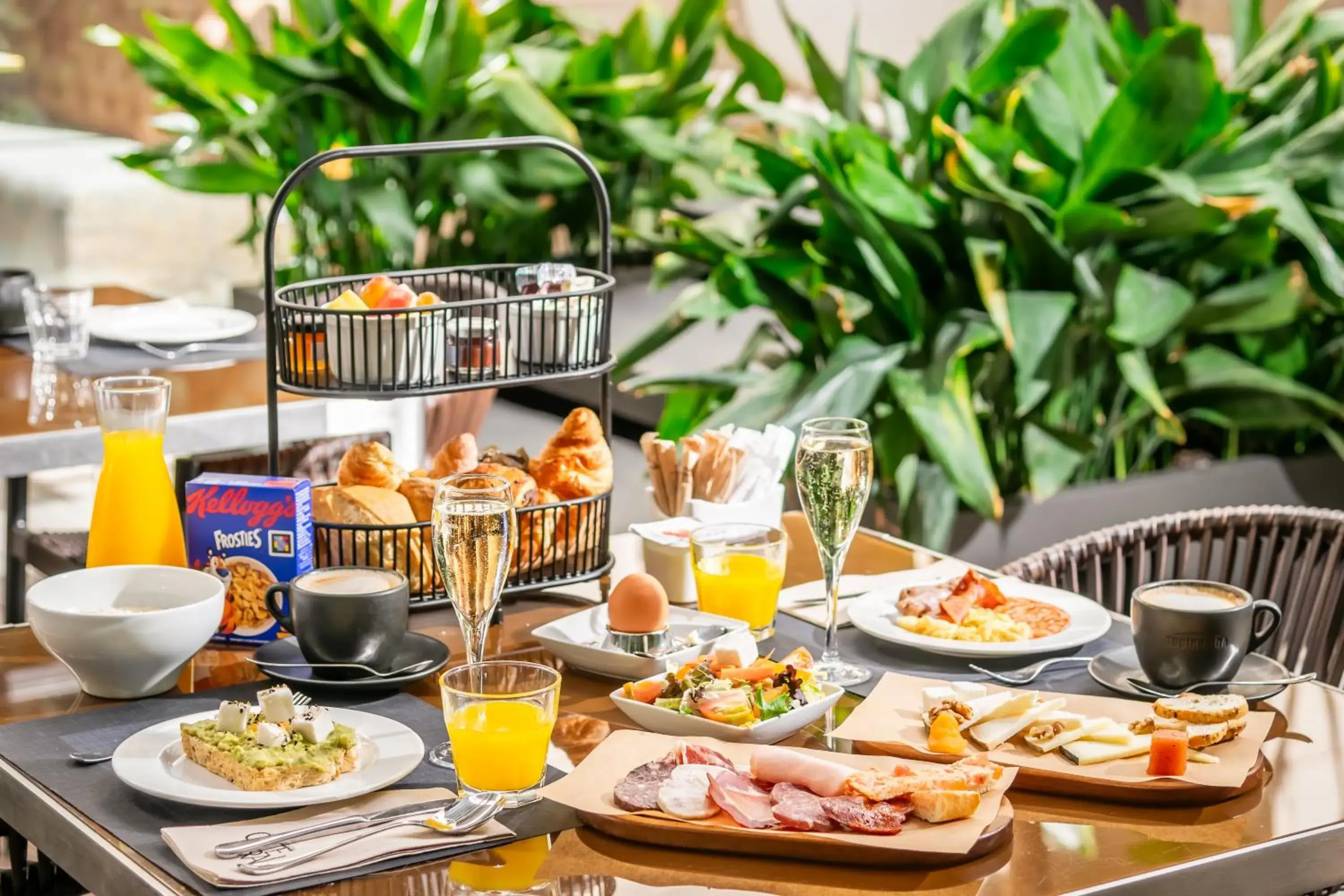 Food and drinks in Hotel Barcelona Catedral 4 Sup Food and drinks in Hotel Barcelona Catedral 4 Sup