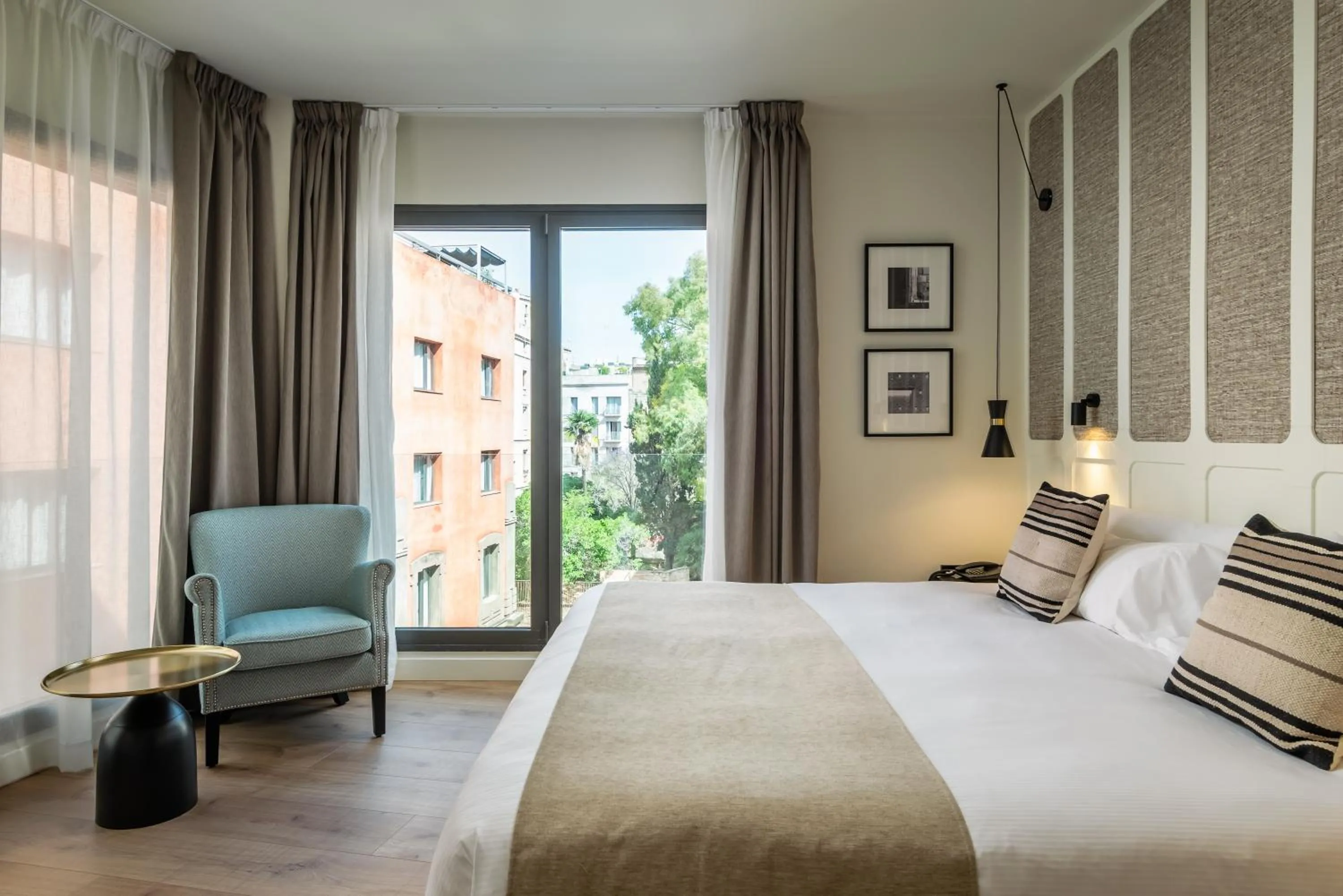 View (from property/room), Bed in Hotel Barcelona Catedral 4 Sup