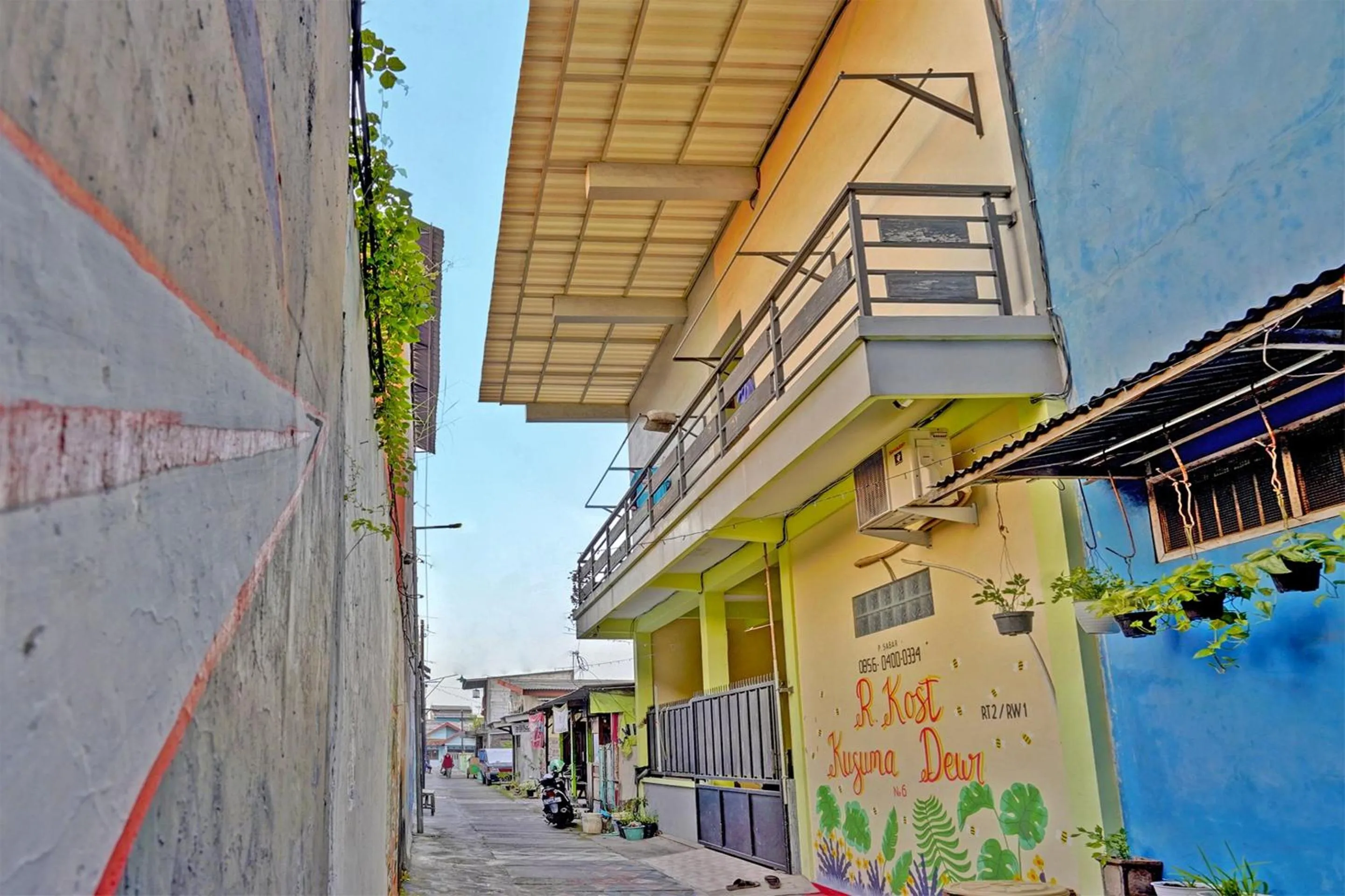 Facade/entrance in OYO Life 91884 Kost Kusuma Dewi Syariah