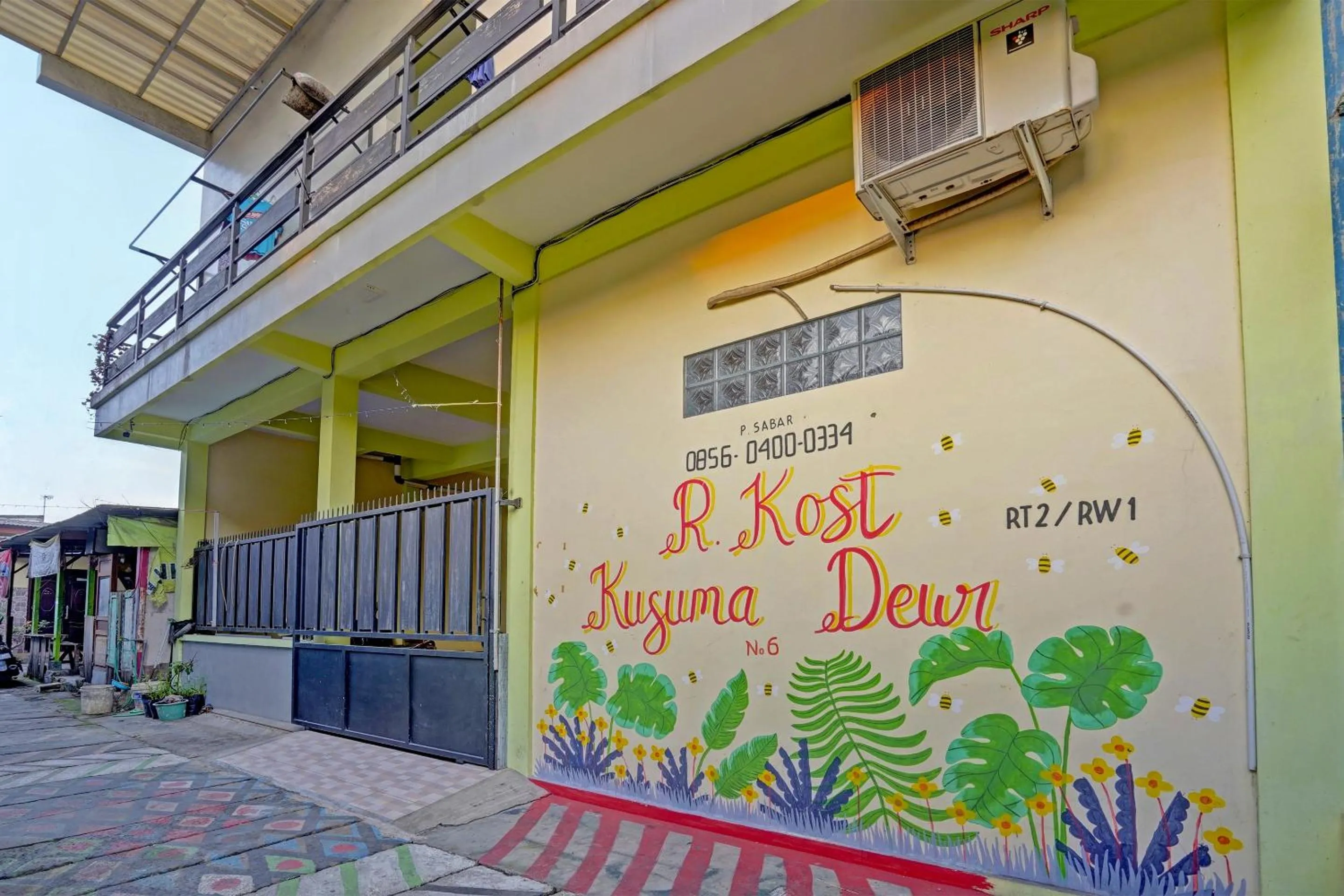 Facade/entrance in OYO Life 91884 Kost Kusuma Dewi Syariah