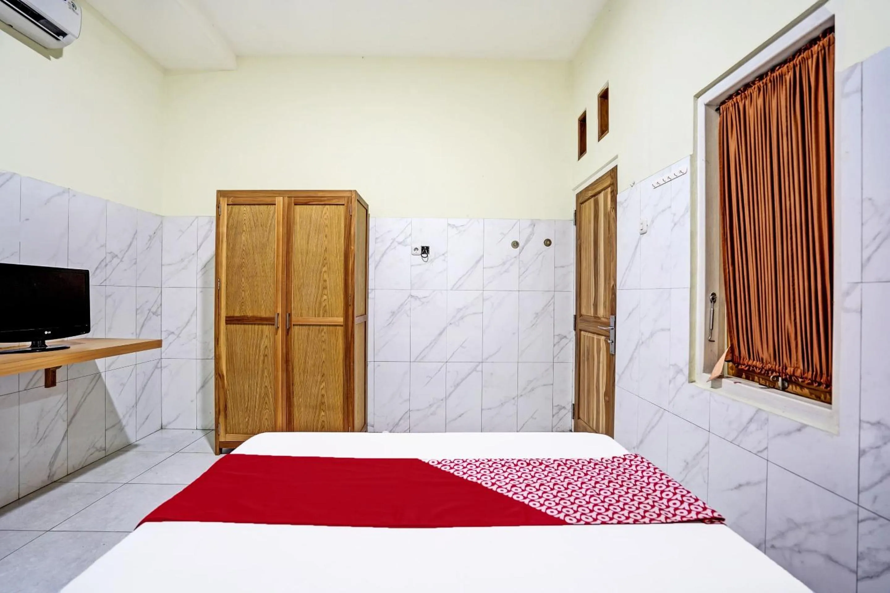 Bedroom, Bed in OYO Life 91884 Kost Kusuma Dewi Syariah