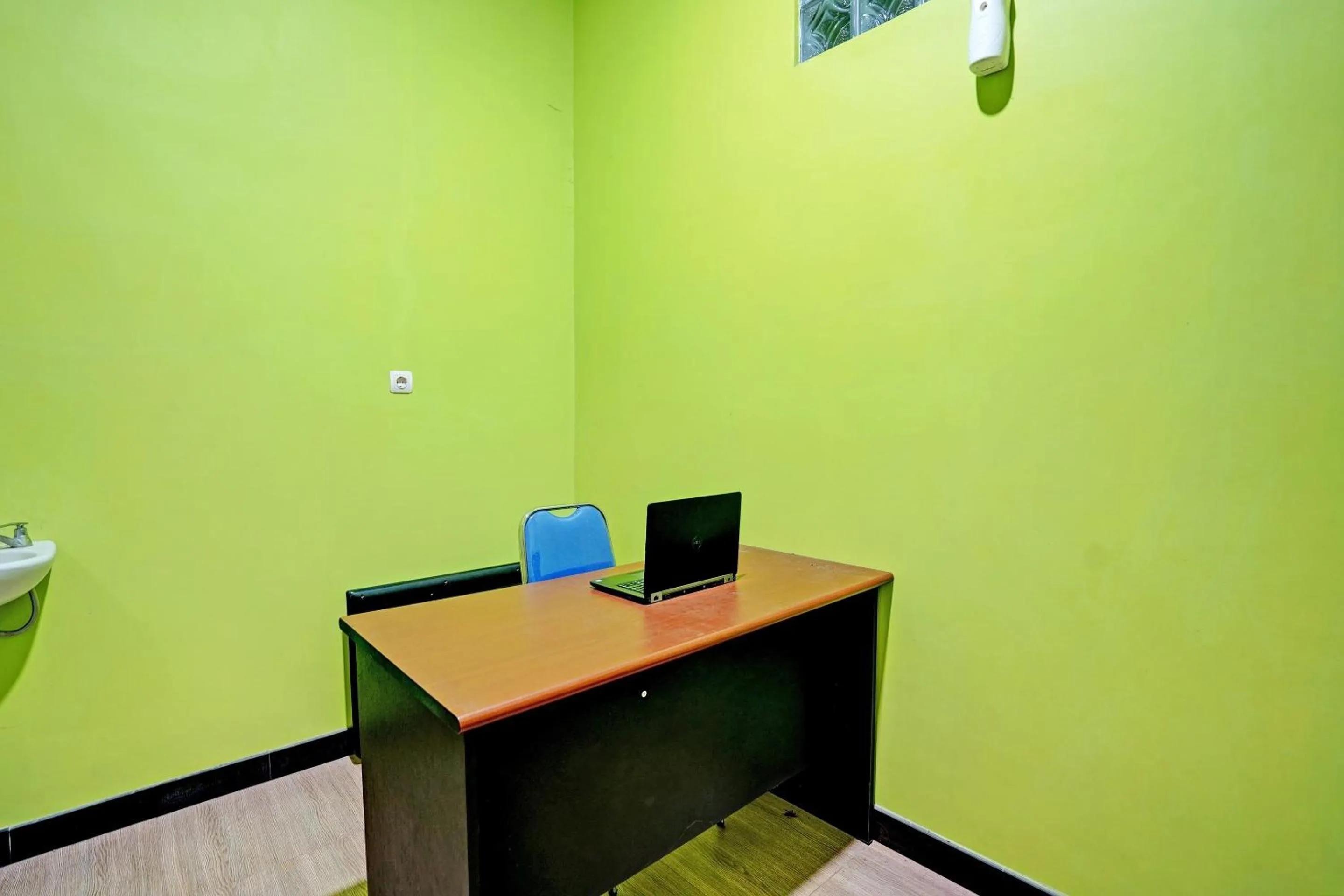 Lobby or reception in OYO Life 91884 Kost Kusuma Dewi Syariah