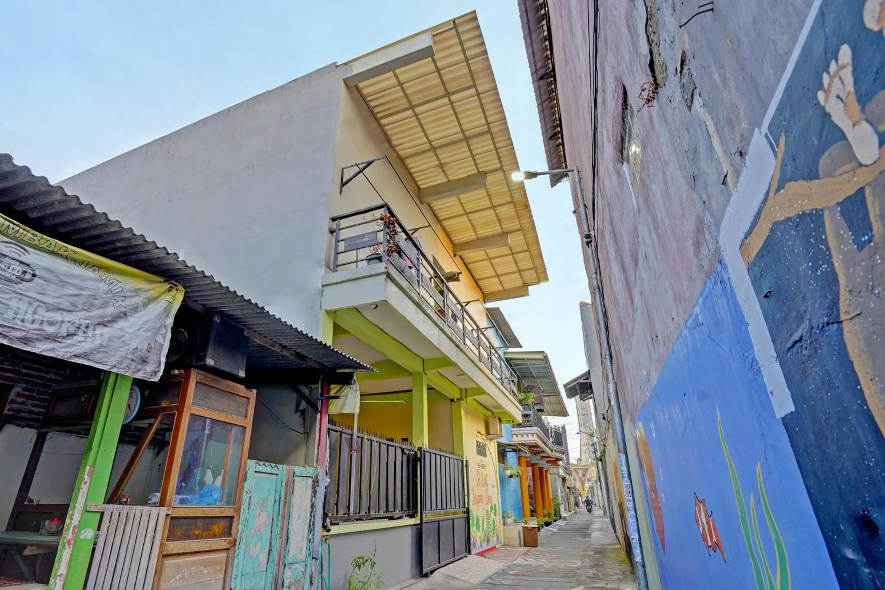 Facade/entrance in OYO Life 91884 Kost Kusuma Dewi Syariah