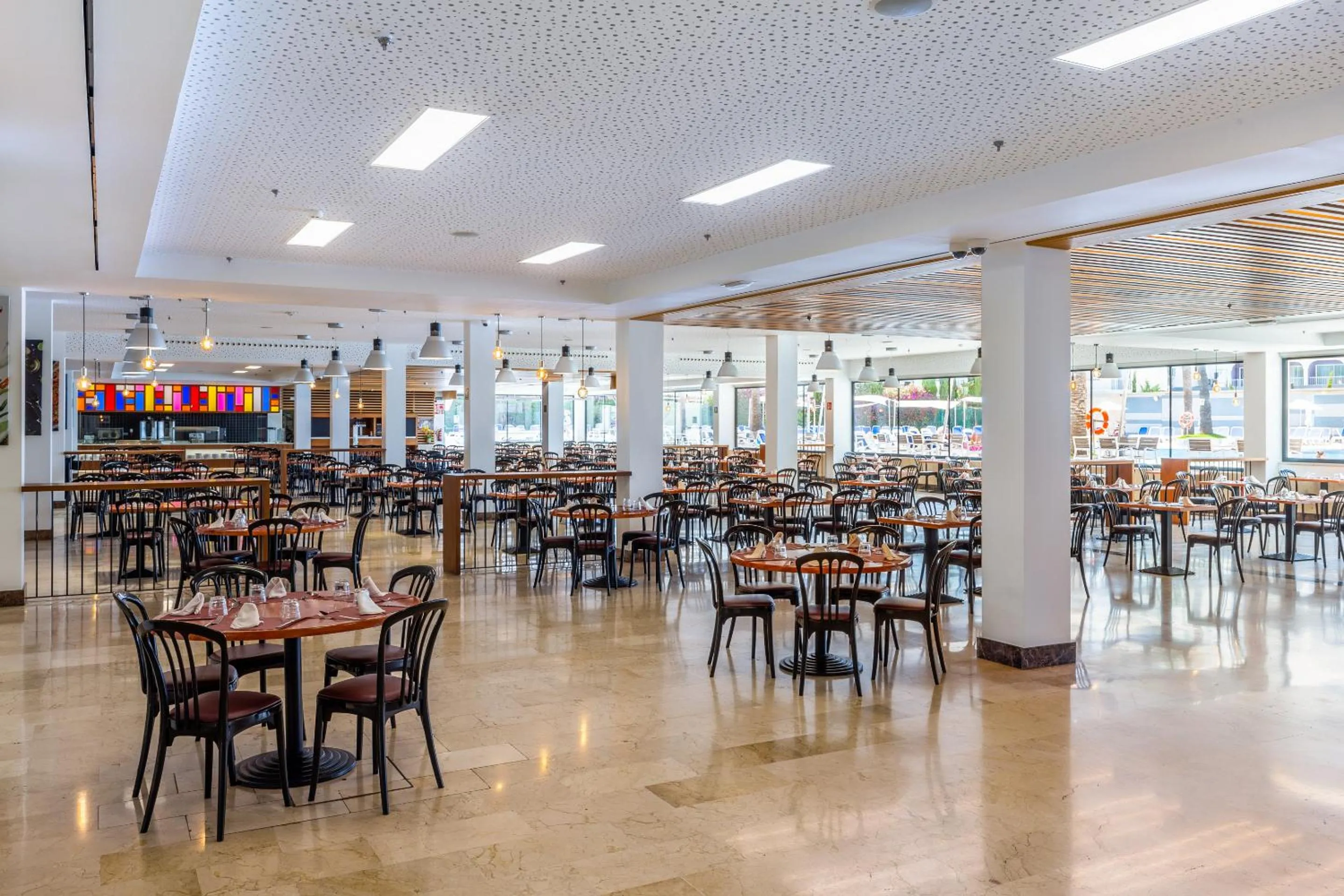 Restaurant/places to eat in Hotel Samos