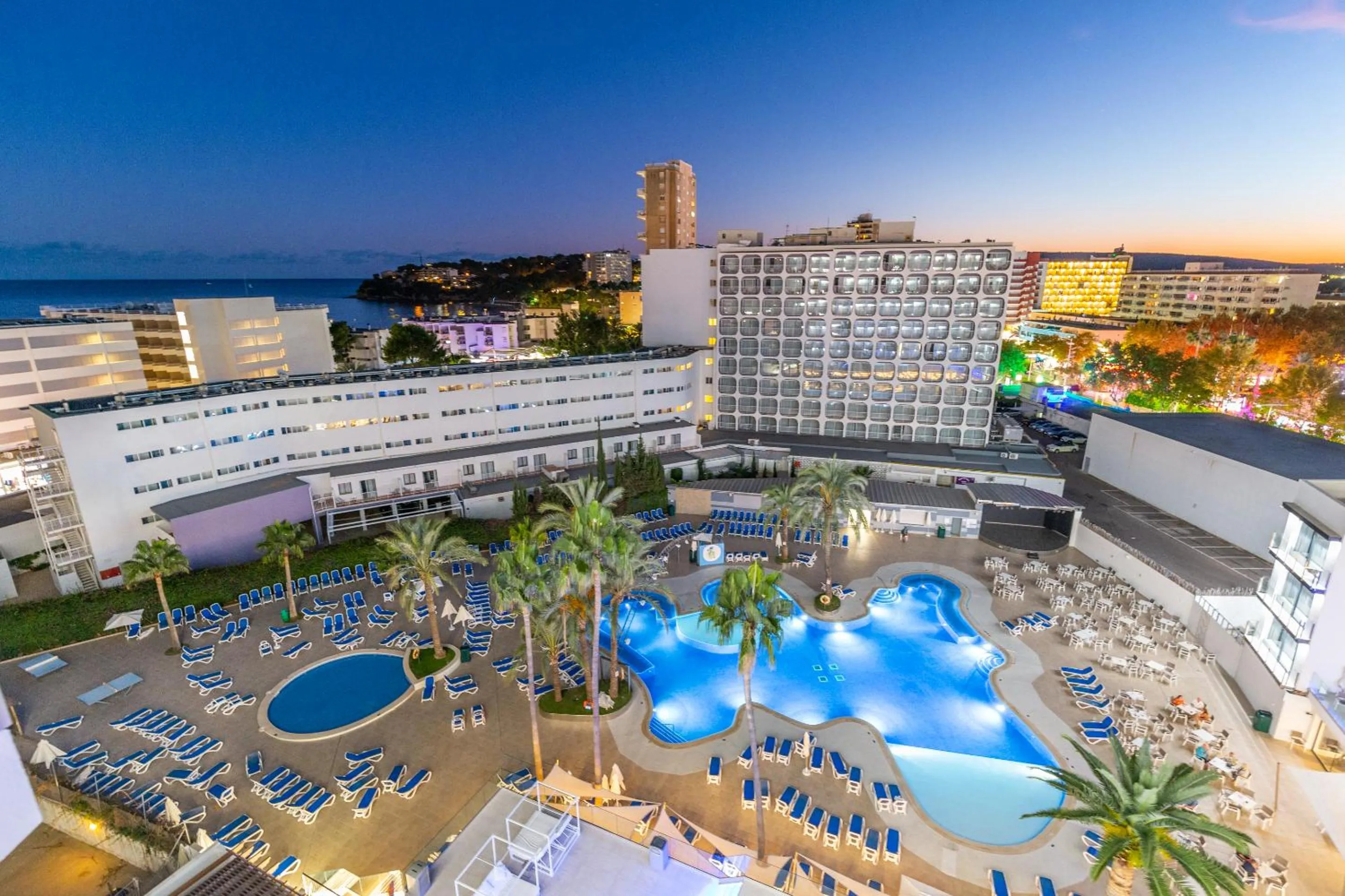 Pool view in Hotel Samos