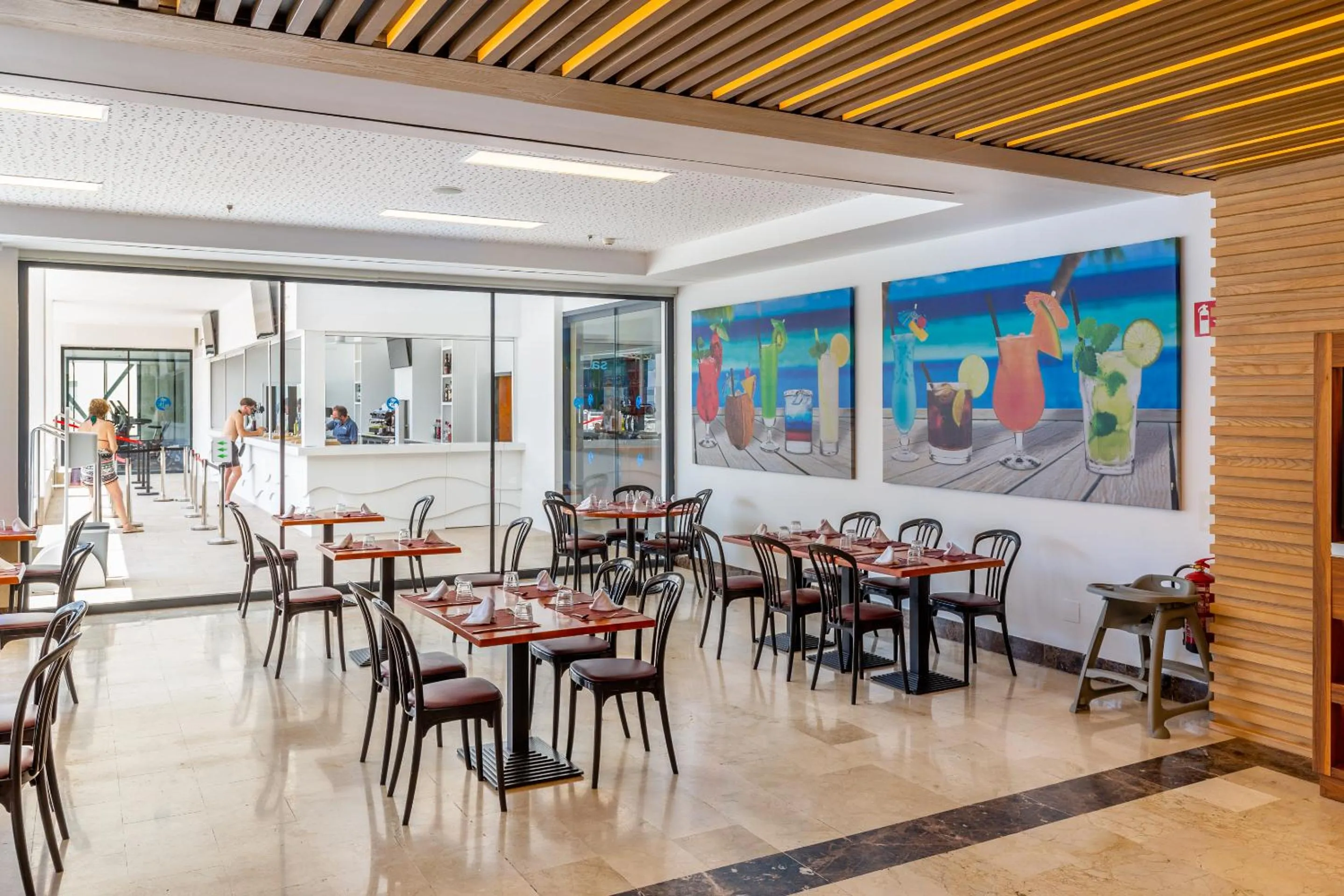 Restaurant/places to eat in Hotel Samos