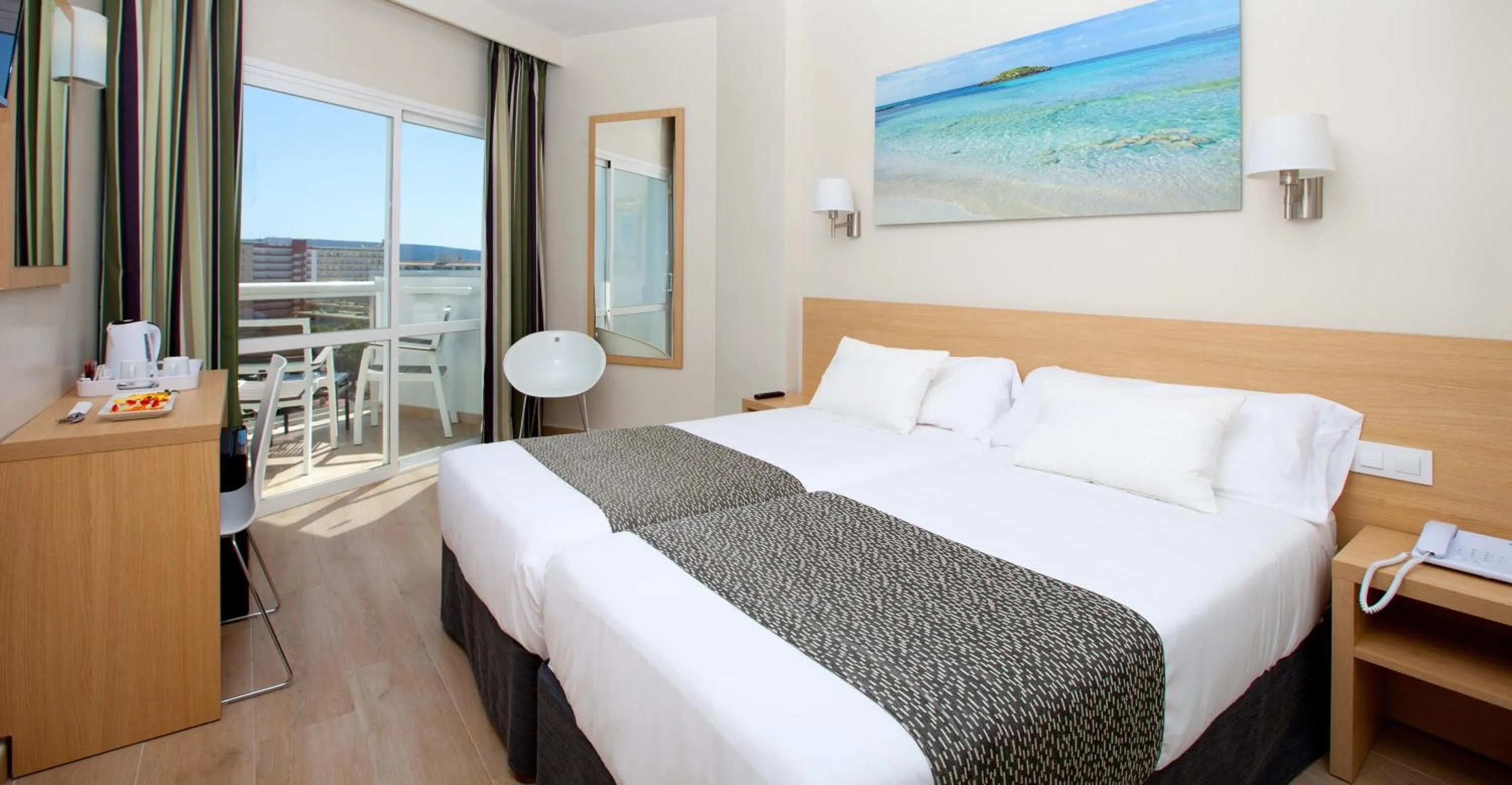 Photo of the whole room, Bed in Hotel Samos