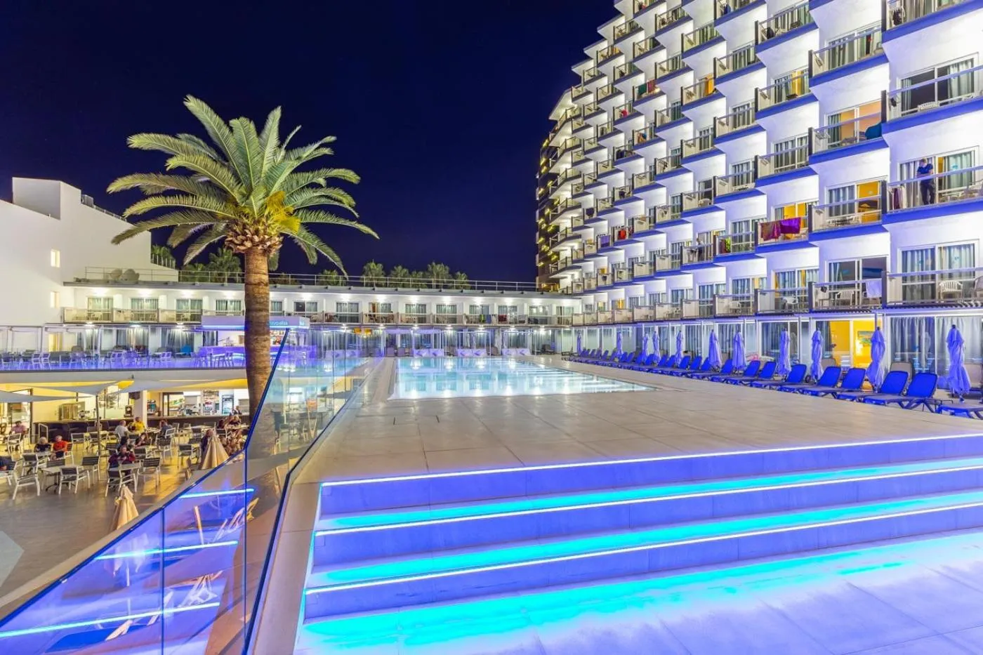 Swimming pool in Hotel Samos