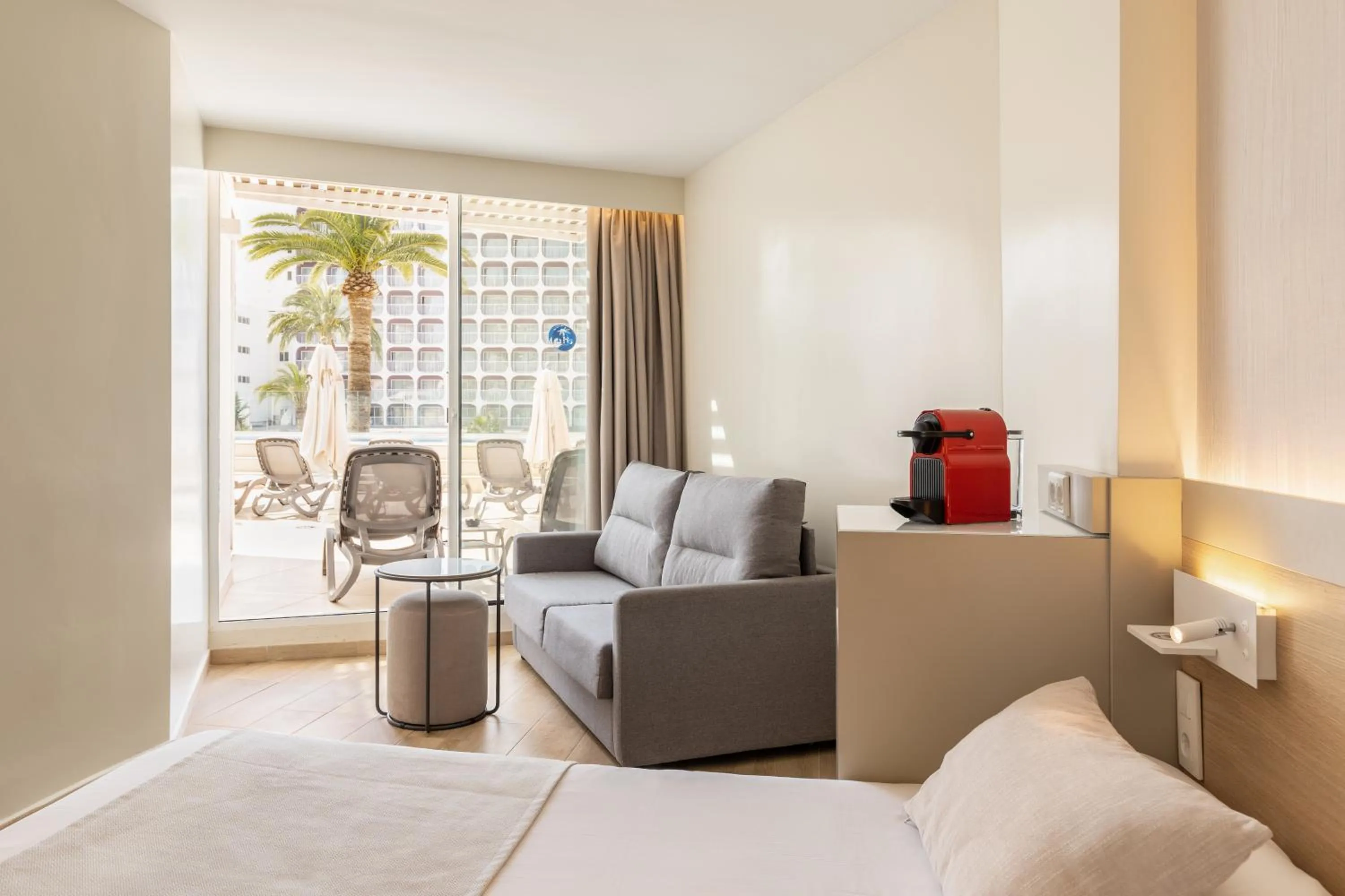 Coffee/tea facilities in Hotel Samos