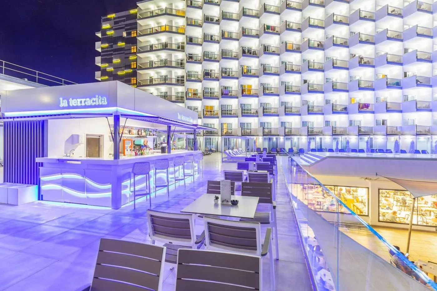 Restaurant/places to eat in Hotel Samos