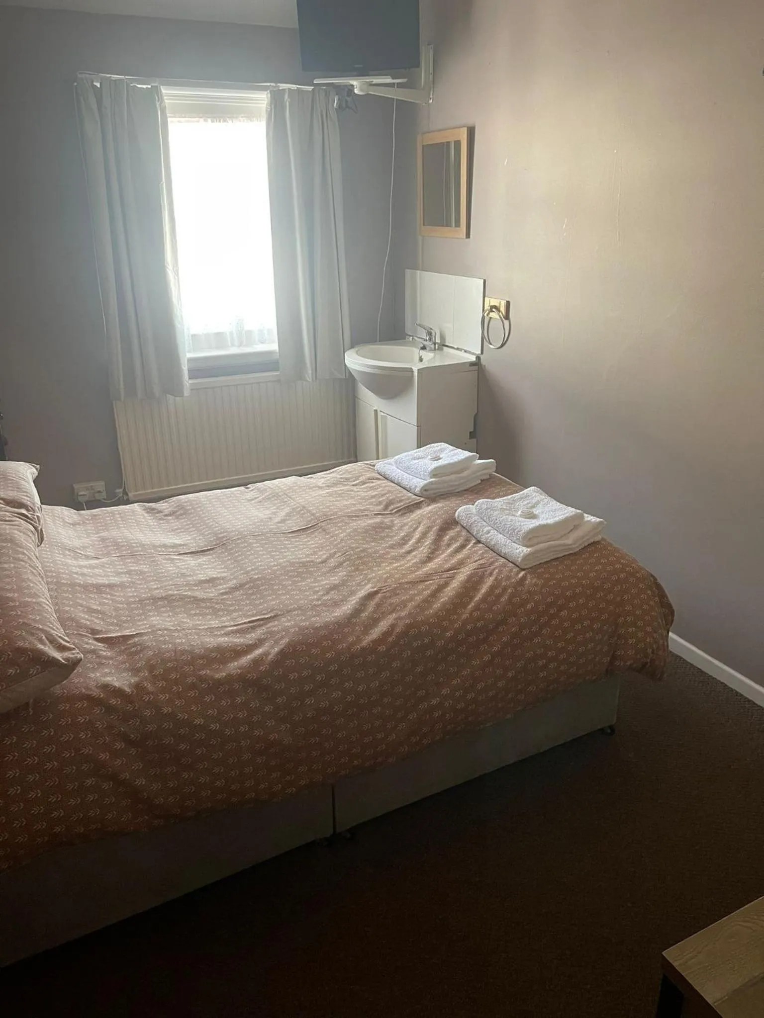 Bedroom, Bed in Shakers Inn