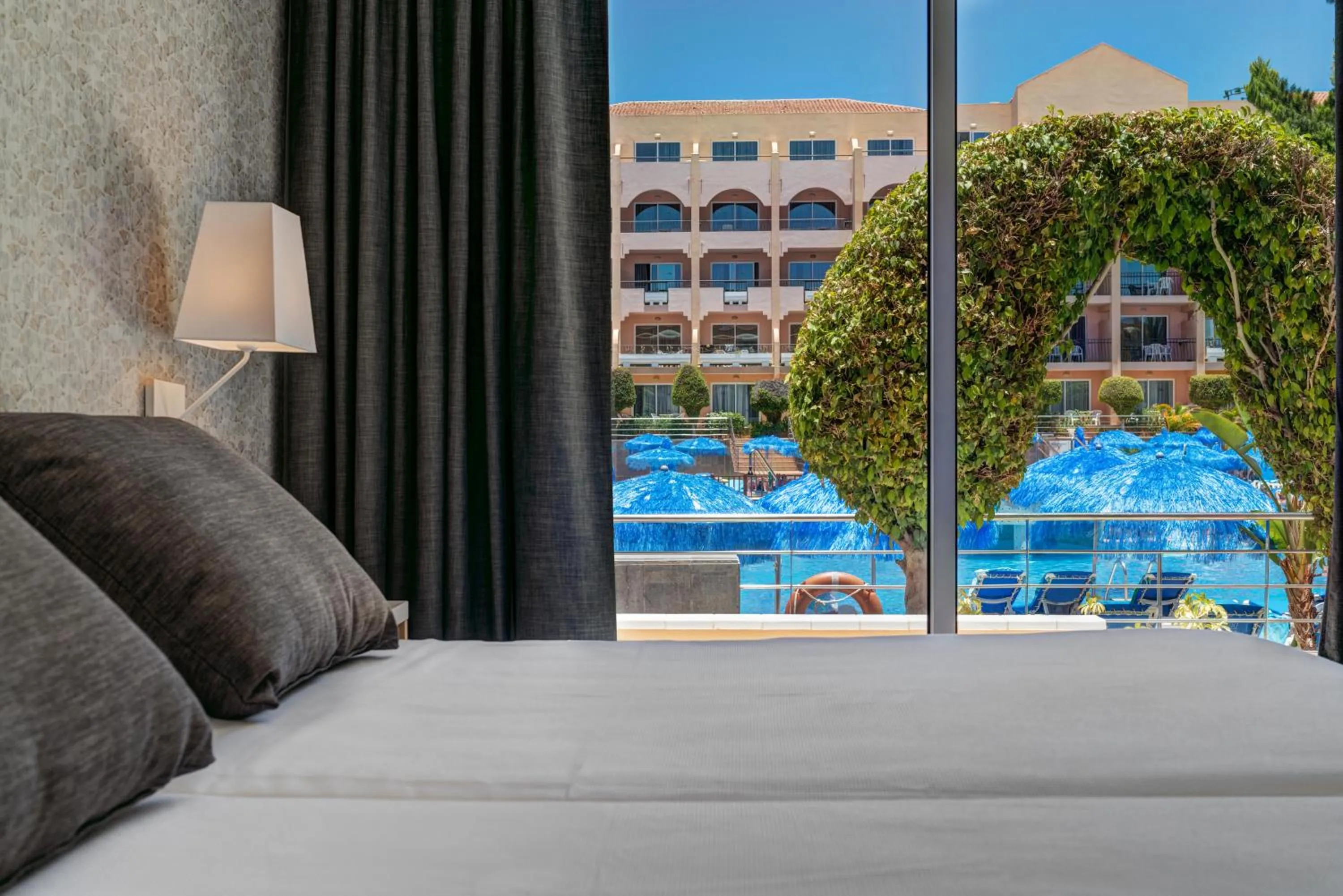 Photo of the whole room, Bed in Mirador Maspalomas by Dunas