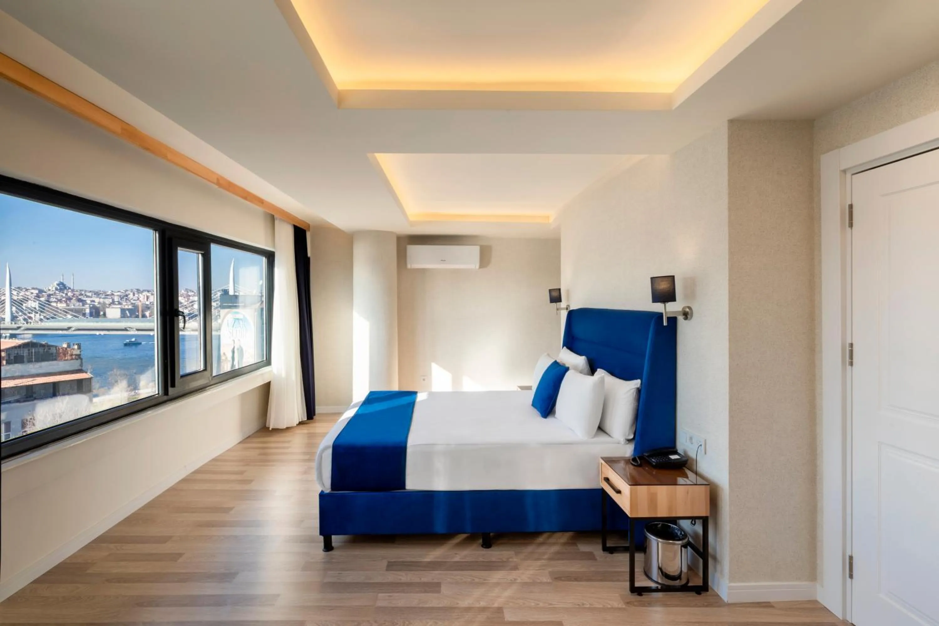 Bed in Union Hotel Karaköy