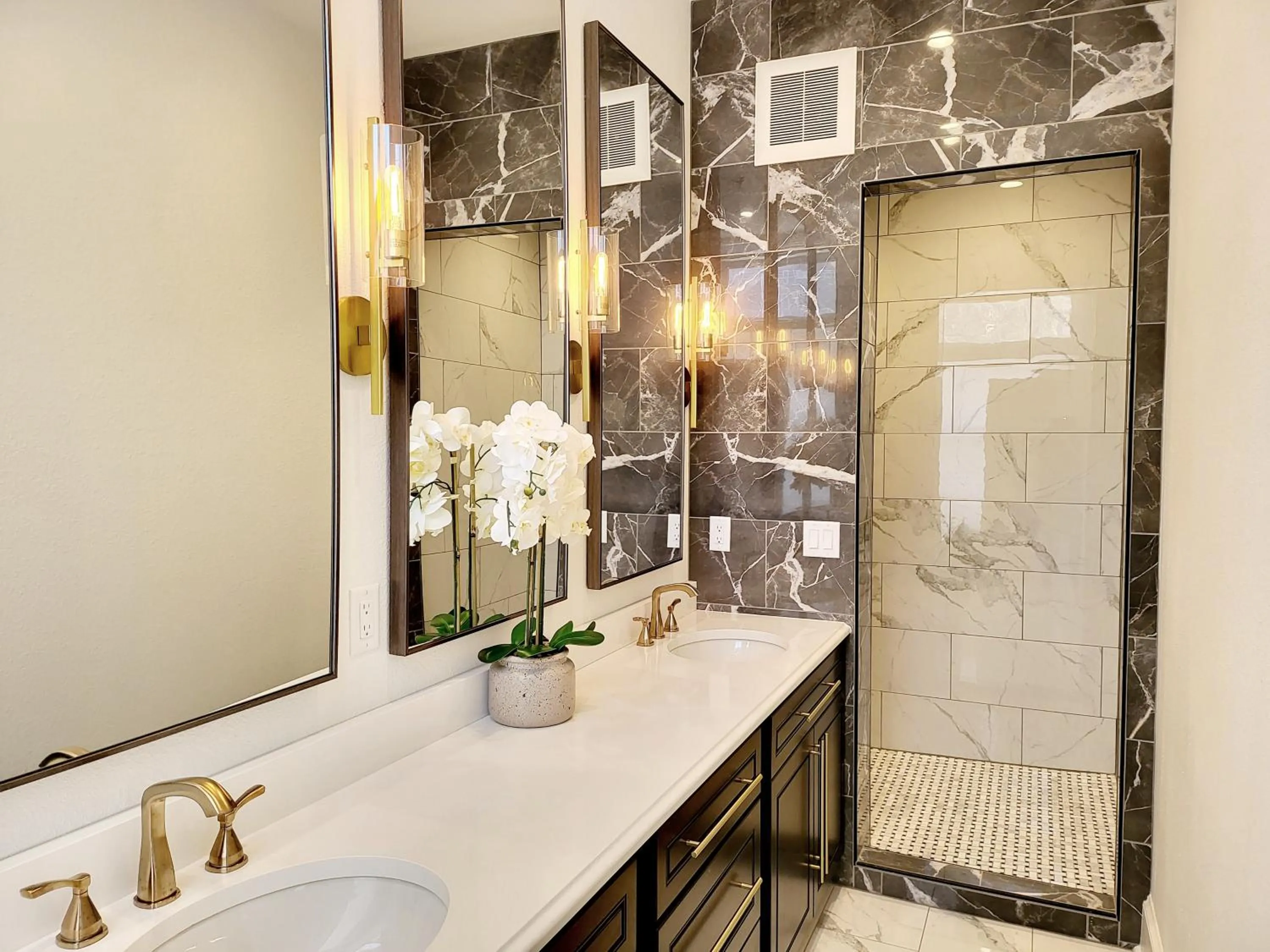 Shower in The Bank Hotel Deadwood