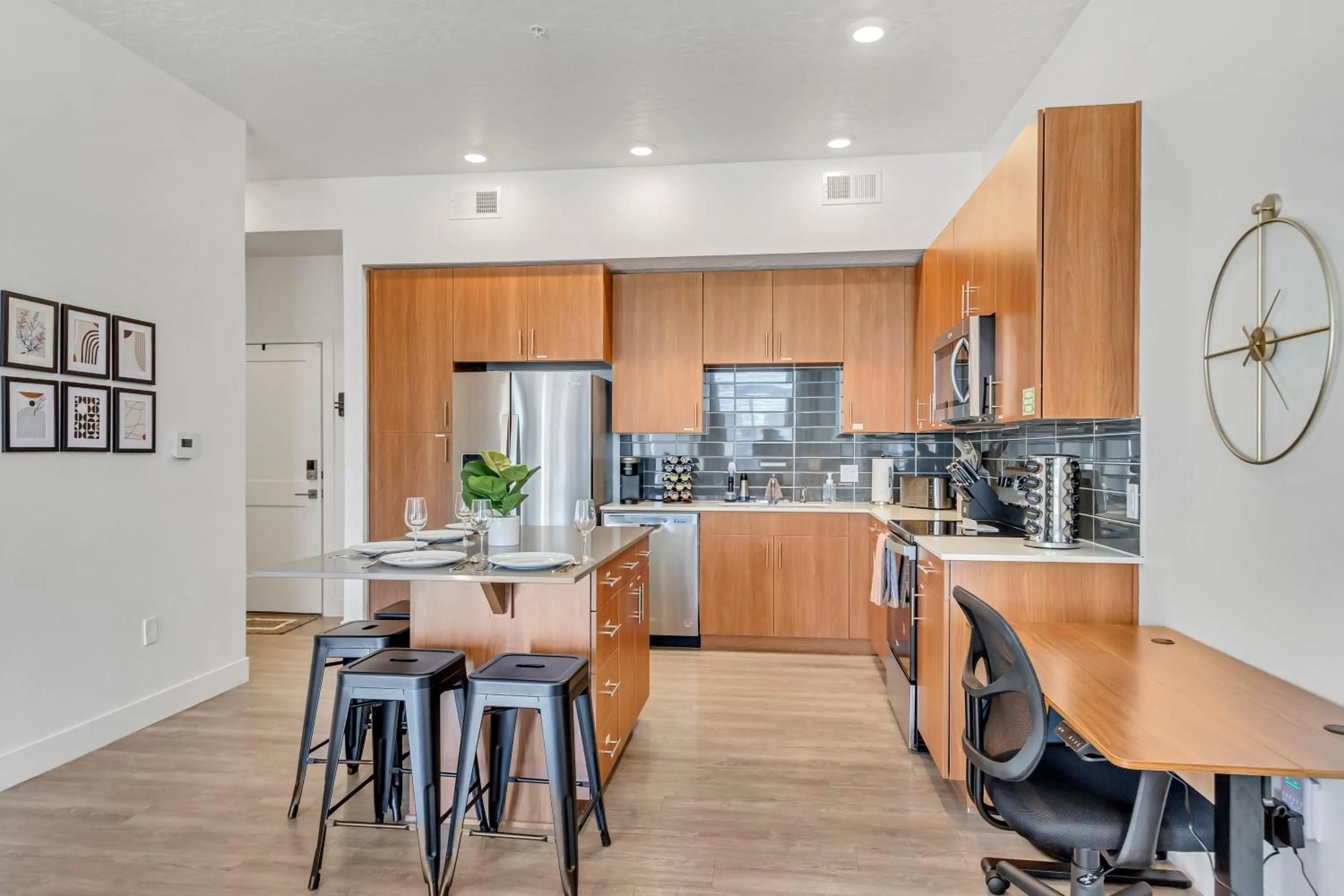 Kitchen or kitchenette in The Heights by Cloud Dream Homes