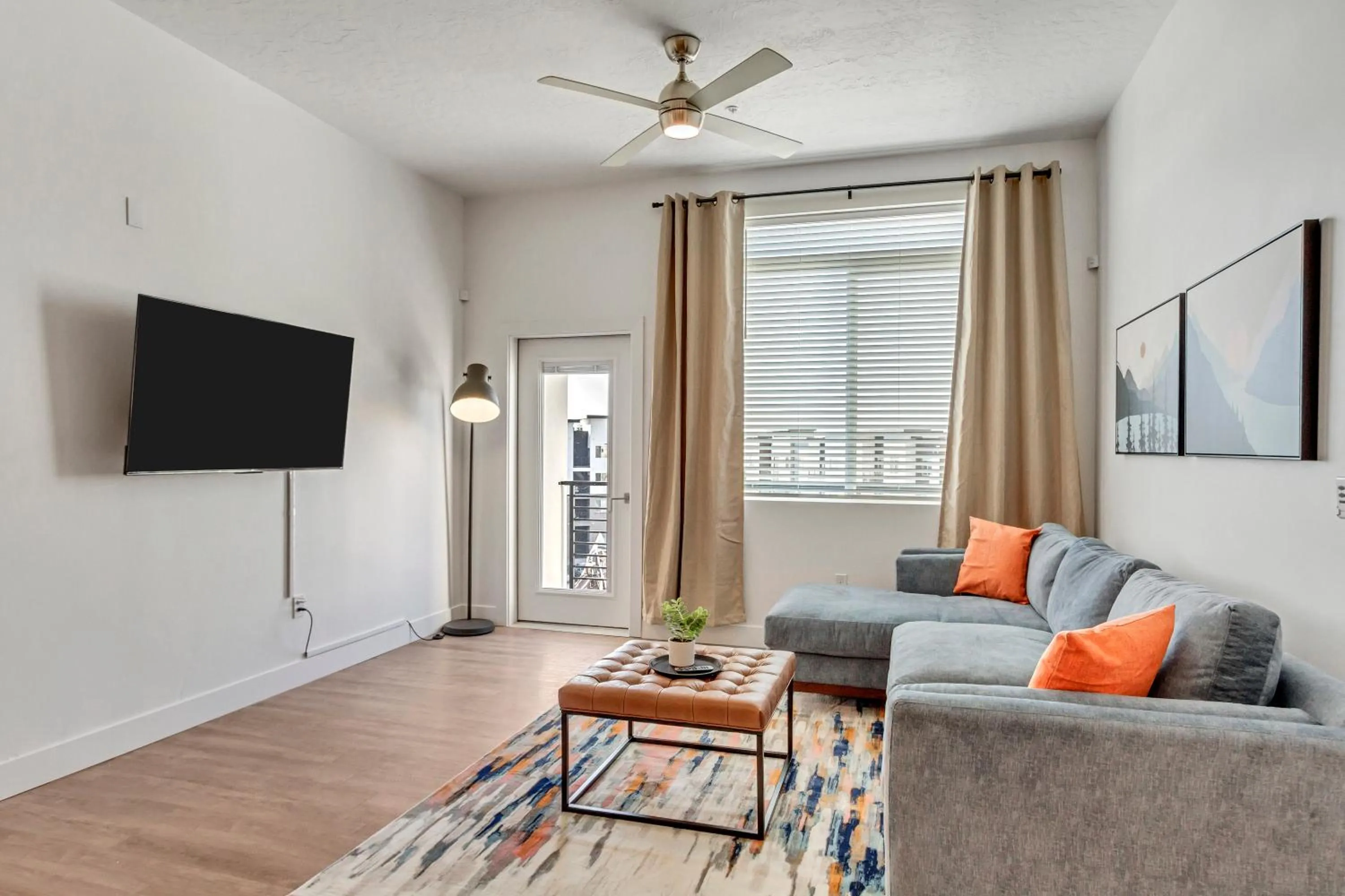 TV and multimedia in The Heights by Cloud Dream Homes