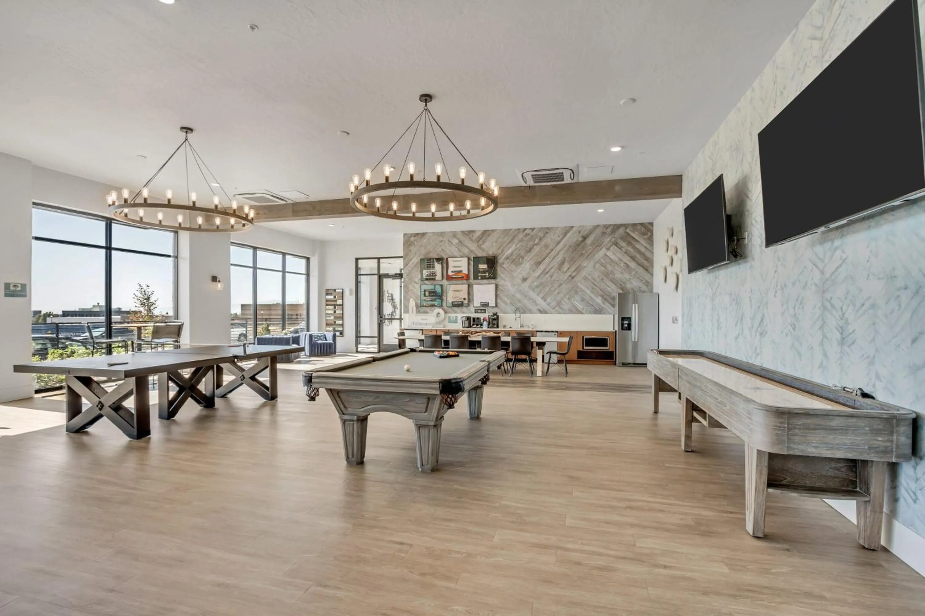 Communal lounge/ TV room in The Heights by Cloud Dream Homes