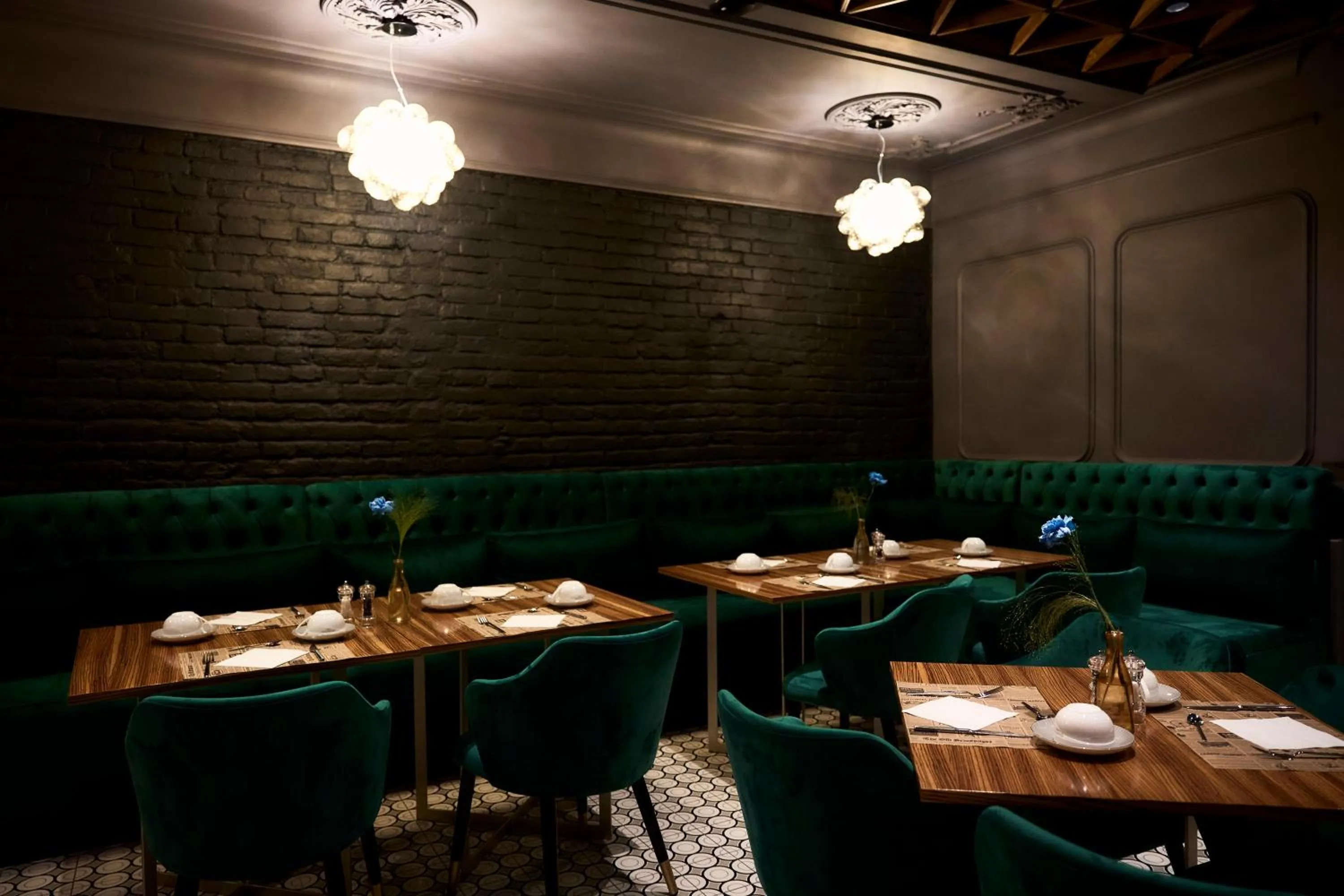 Restaurant/places to eat in HOTEL VIENA