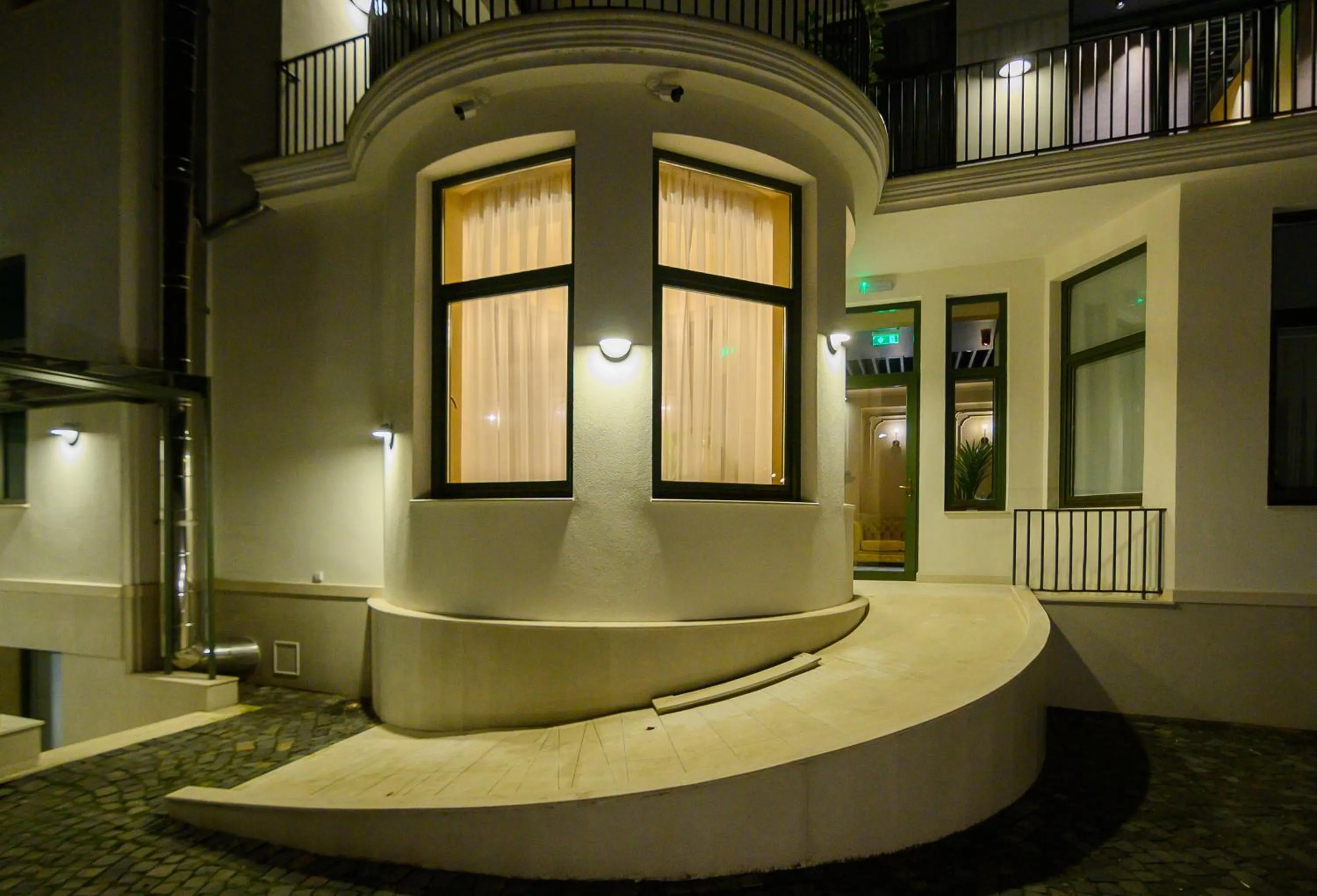 Night in HOTEL VIENA