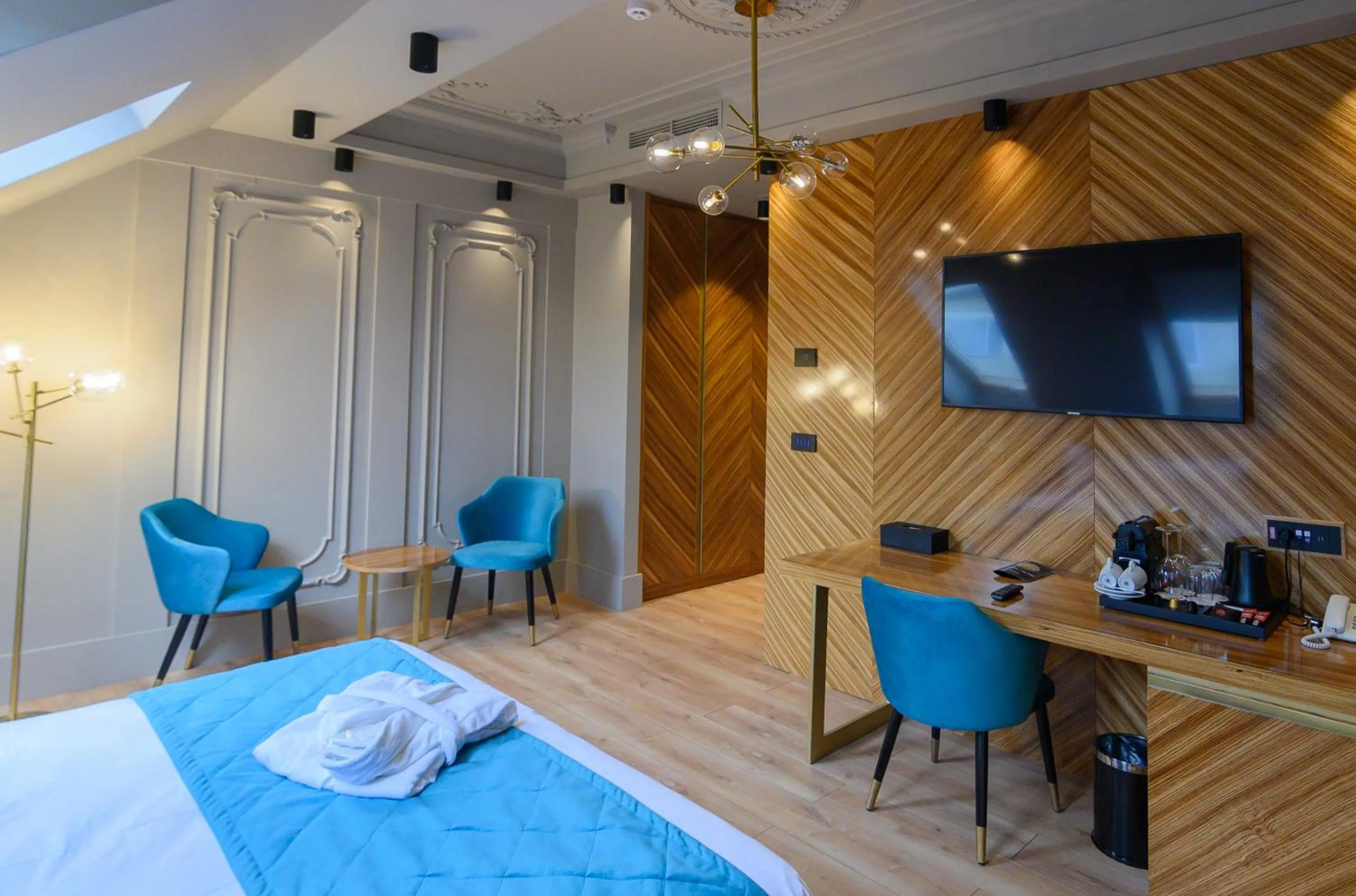 Photo of the whole room, Bed in HOTEL VIENA