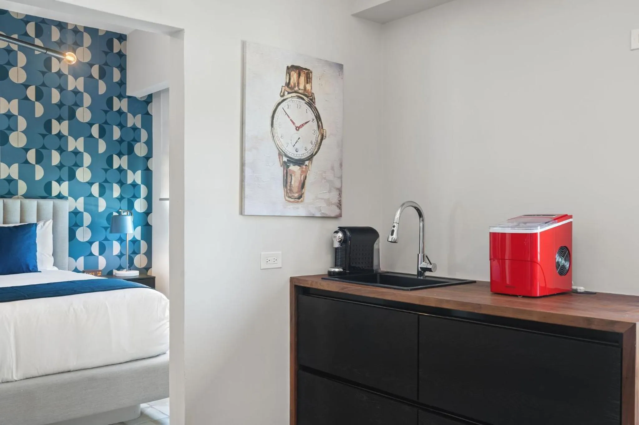 Coffee/tea facilities, Bed in Don Rafa Boutique Hotel & Residences