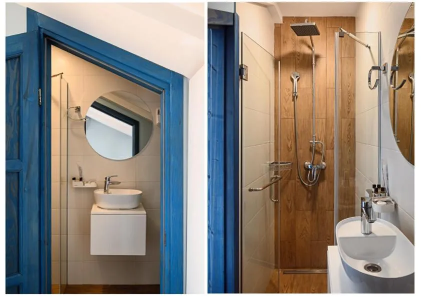 Shower in Blue Balcony Hotel