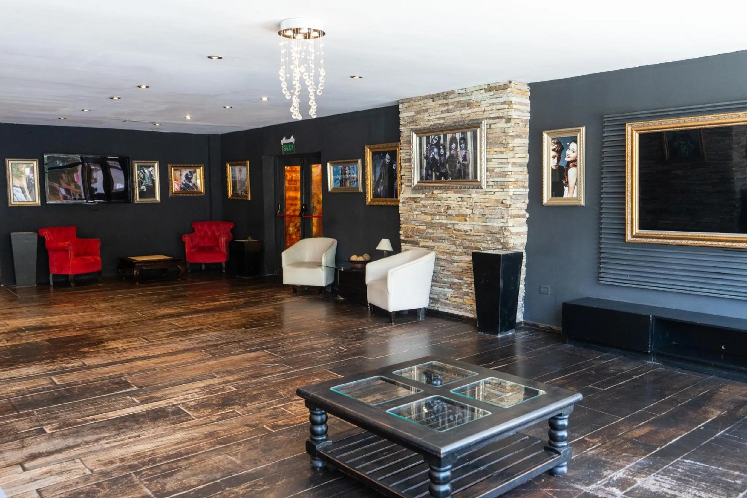 Communal lounge/ TV room in Hotel Park Bariloche