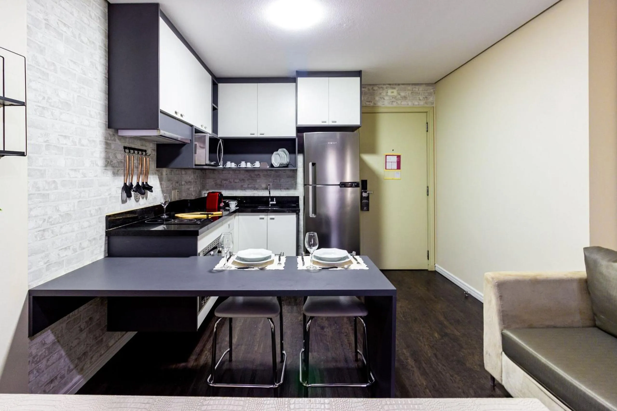 Dining area in Xtay São Paulo Berrini - Apartamentos completos a 7min do metrô Berrini