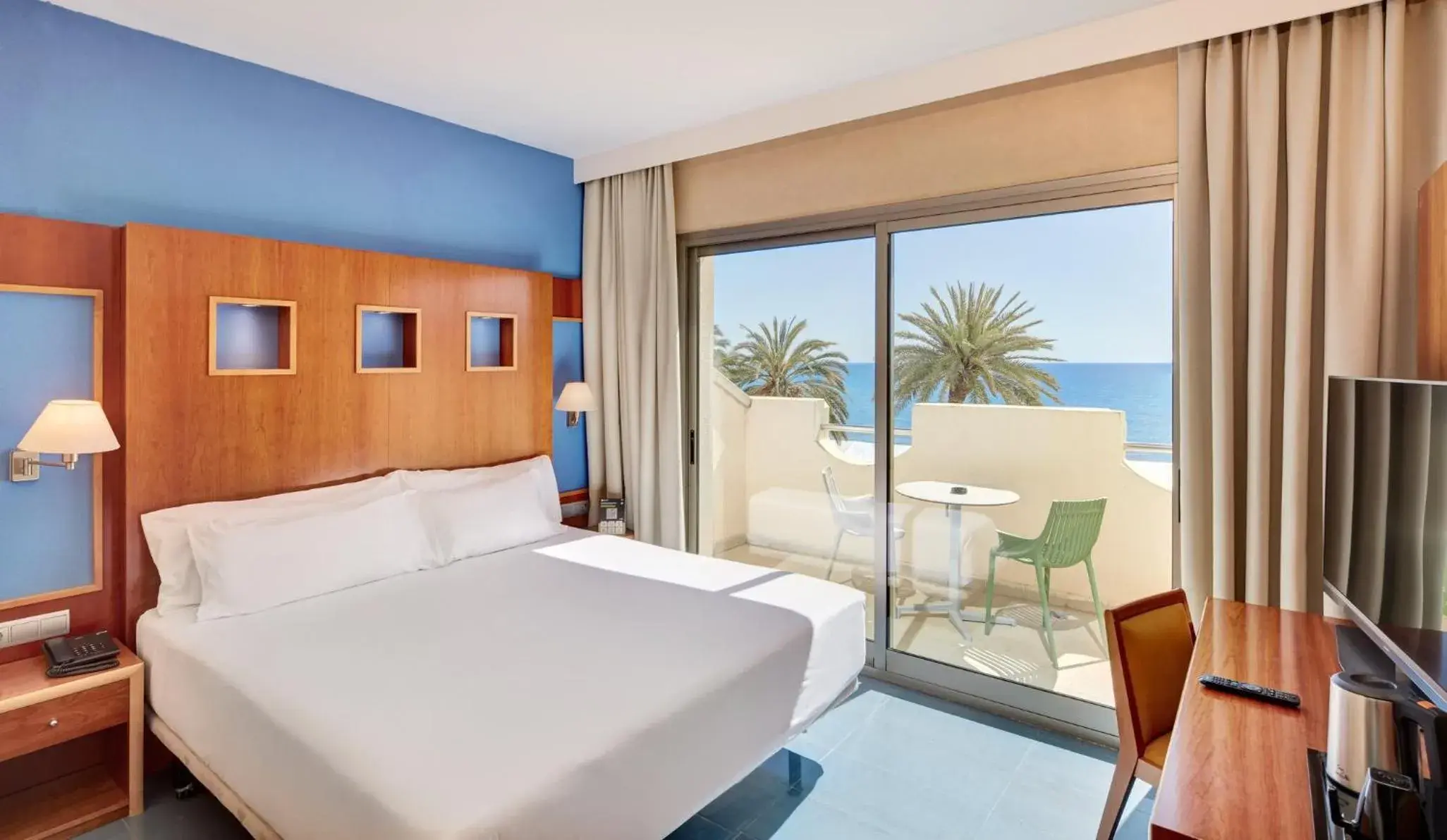 Photo of the whole room, Bed in Sercotel Kalma Sitges Photo of the whole room, Bed in Sercotel Kalma Sitges