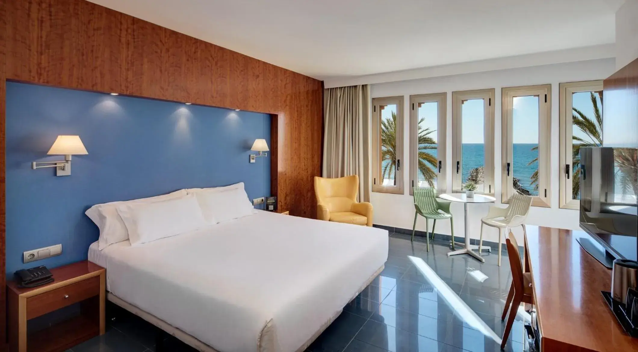 Photo of the whole room, Bed in Sercotel Kalma Sitges Photo of the whole room, Bed in Sercotel Kalma Sitges