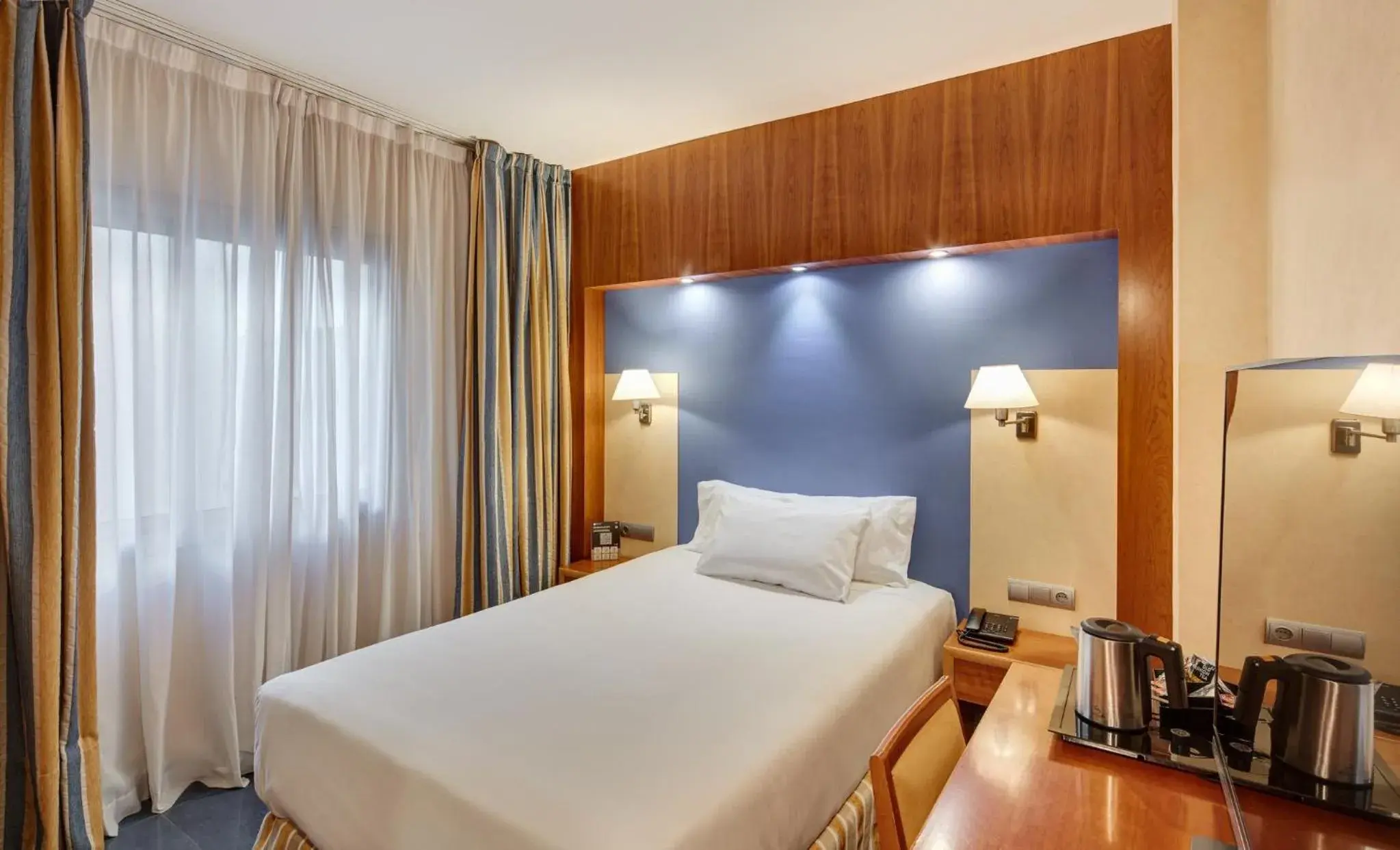 Photo of the whole room, Bed in Sercotel Kalma Sitges Photo of the whole room, Bed in Sercotel Kalma Sitges