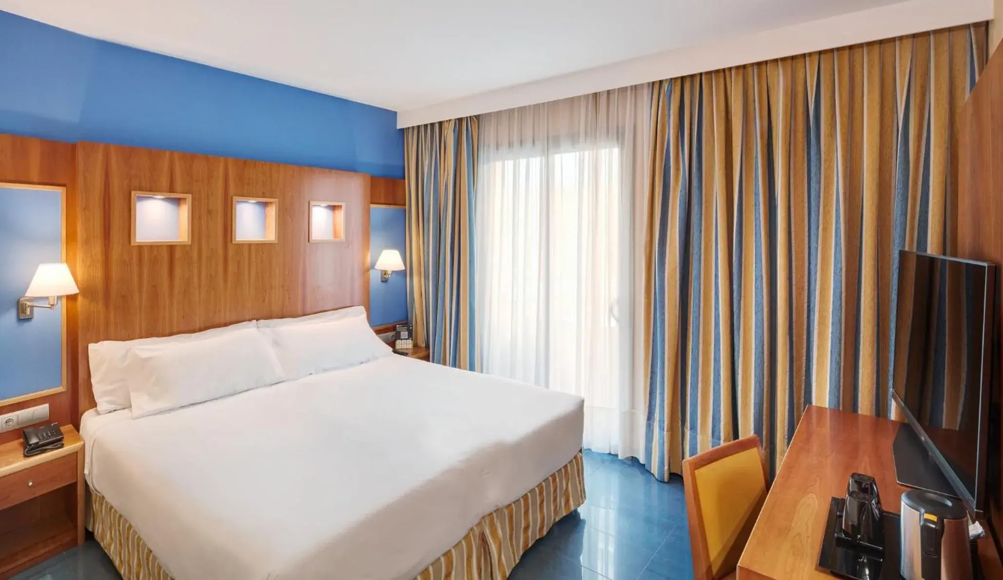 Photo of the whole room, Bed in Sercotel Kalma Sitges Photo of the whole room, Bed in Sercotel Kalma Sitges