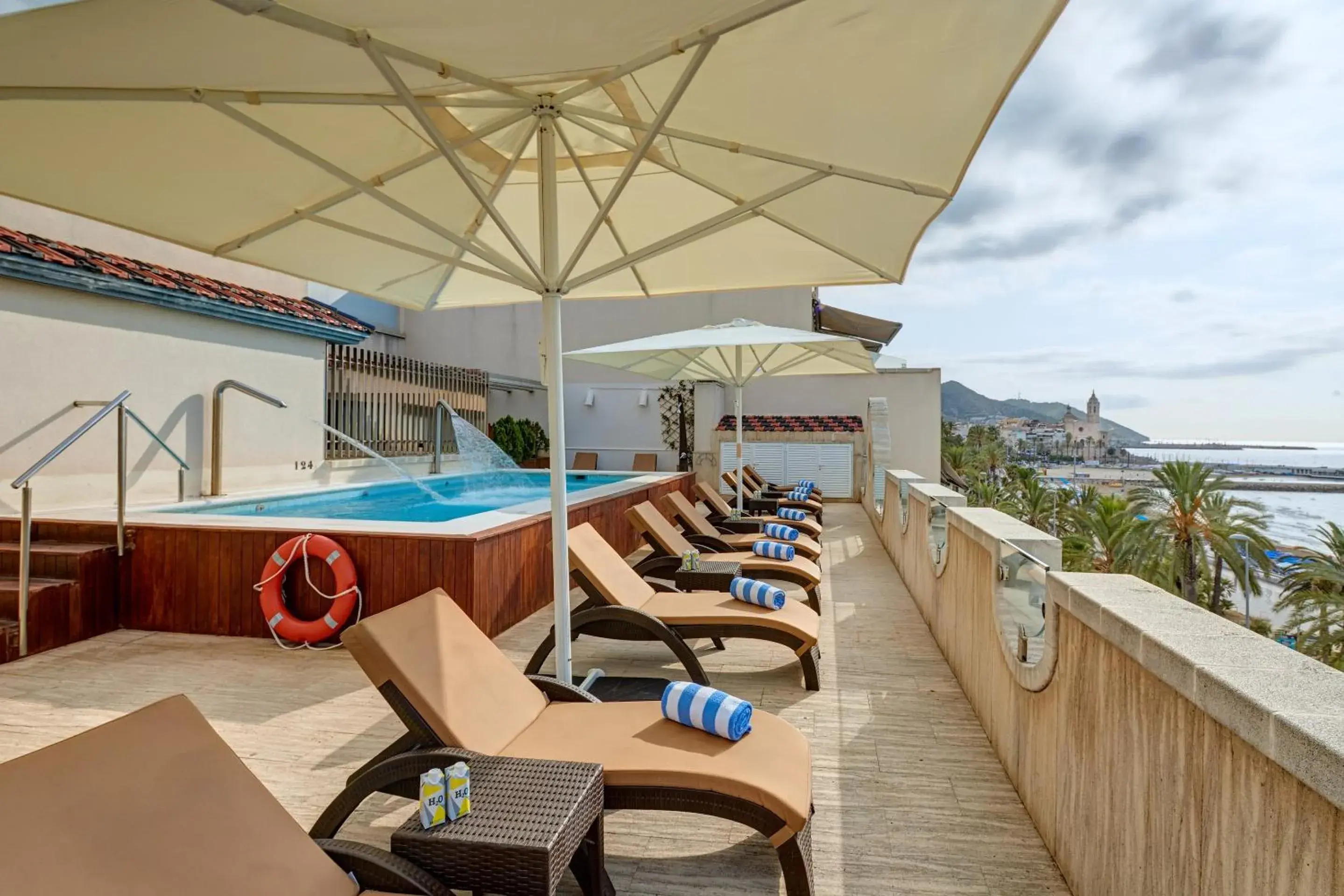 Swimming pool in Sercotel Kalma Sitges Swimming pool in Sercotel Kalma Sitges