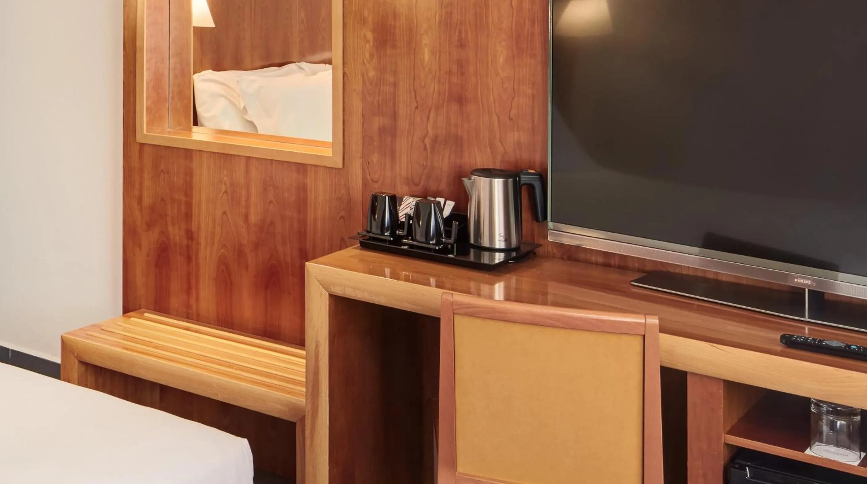 Photo of the whole room, Bed in Sercotel Kalma Sitges