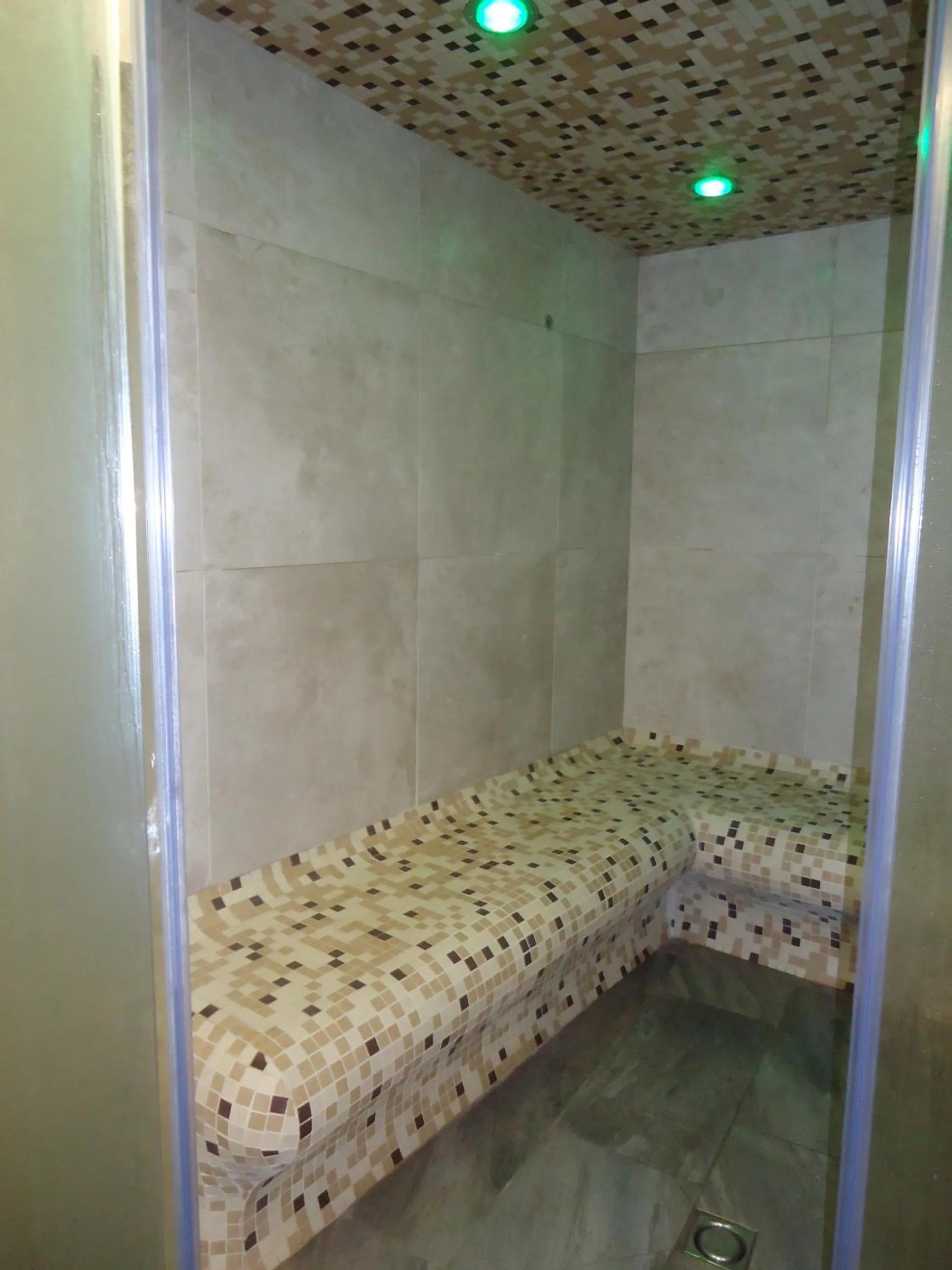 Steam room in Hotel Ridomar 365