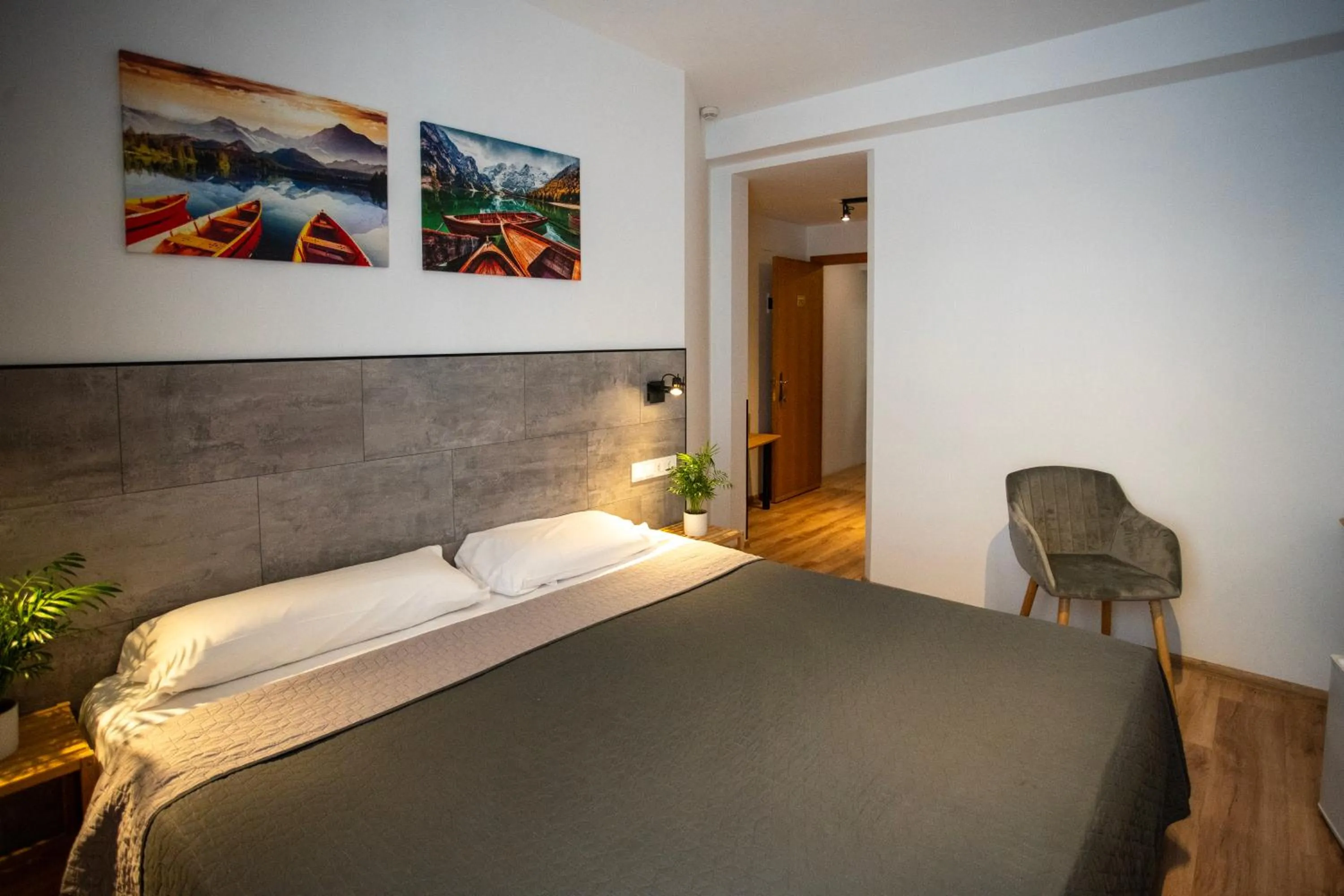 Property building, Bed in Hotel Ridomar 365