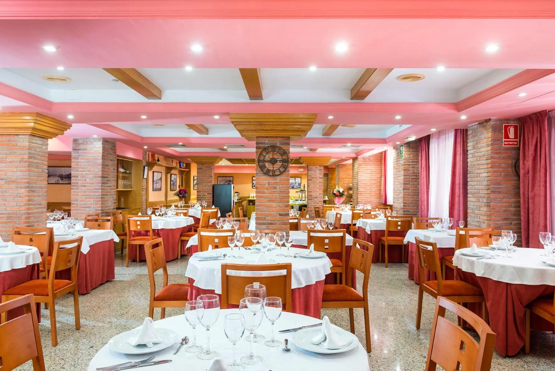 Restaurant/places to eat in Hotel Ridomar 365