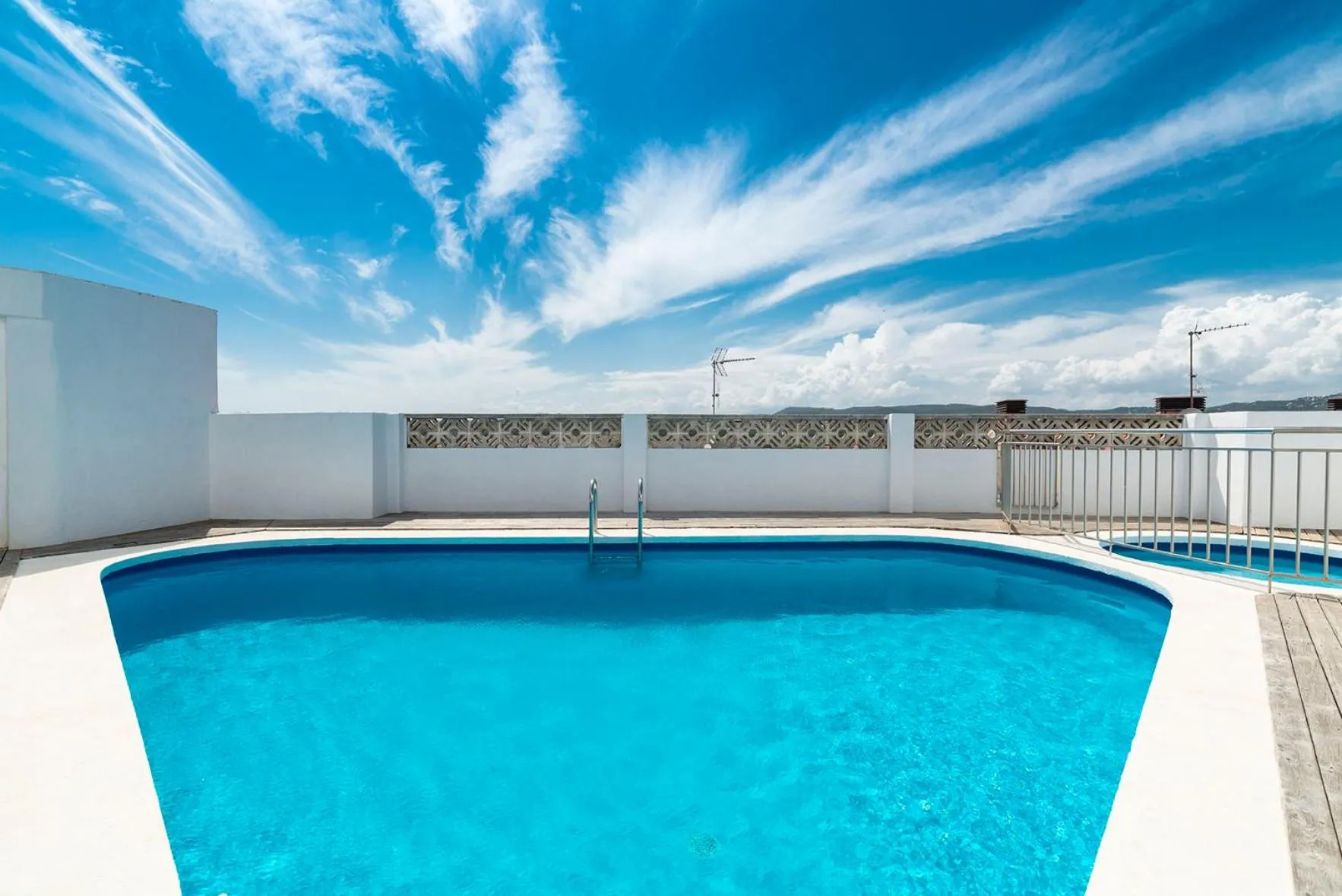 Swimming pool in Hotel Ridomar 365