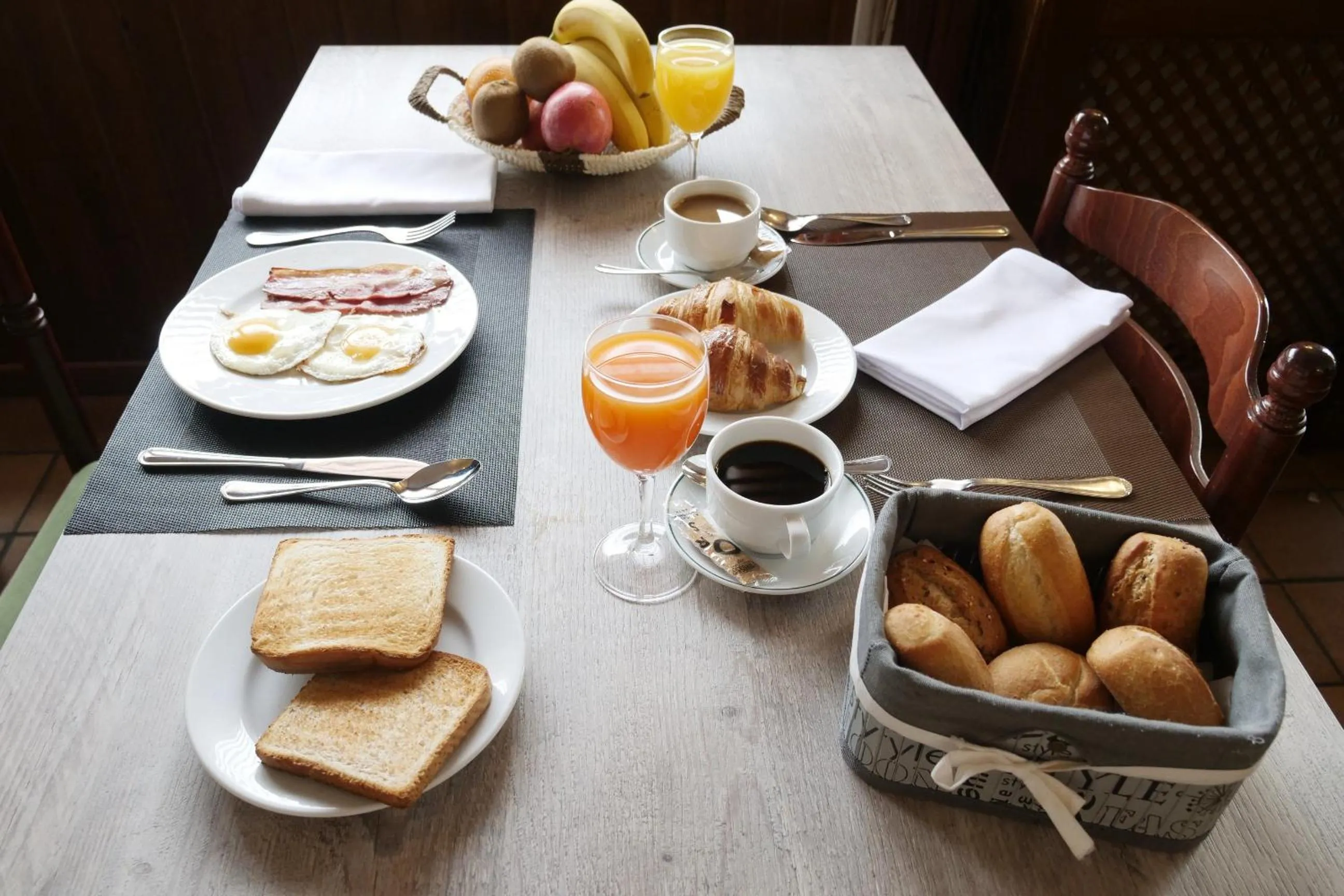 Buffet breakfast in Hotel Nievesol