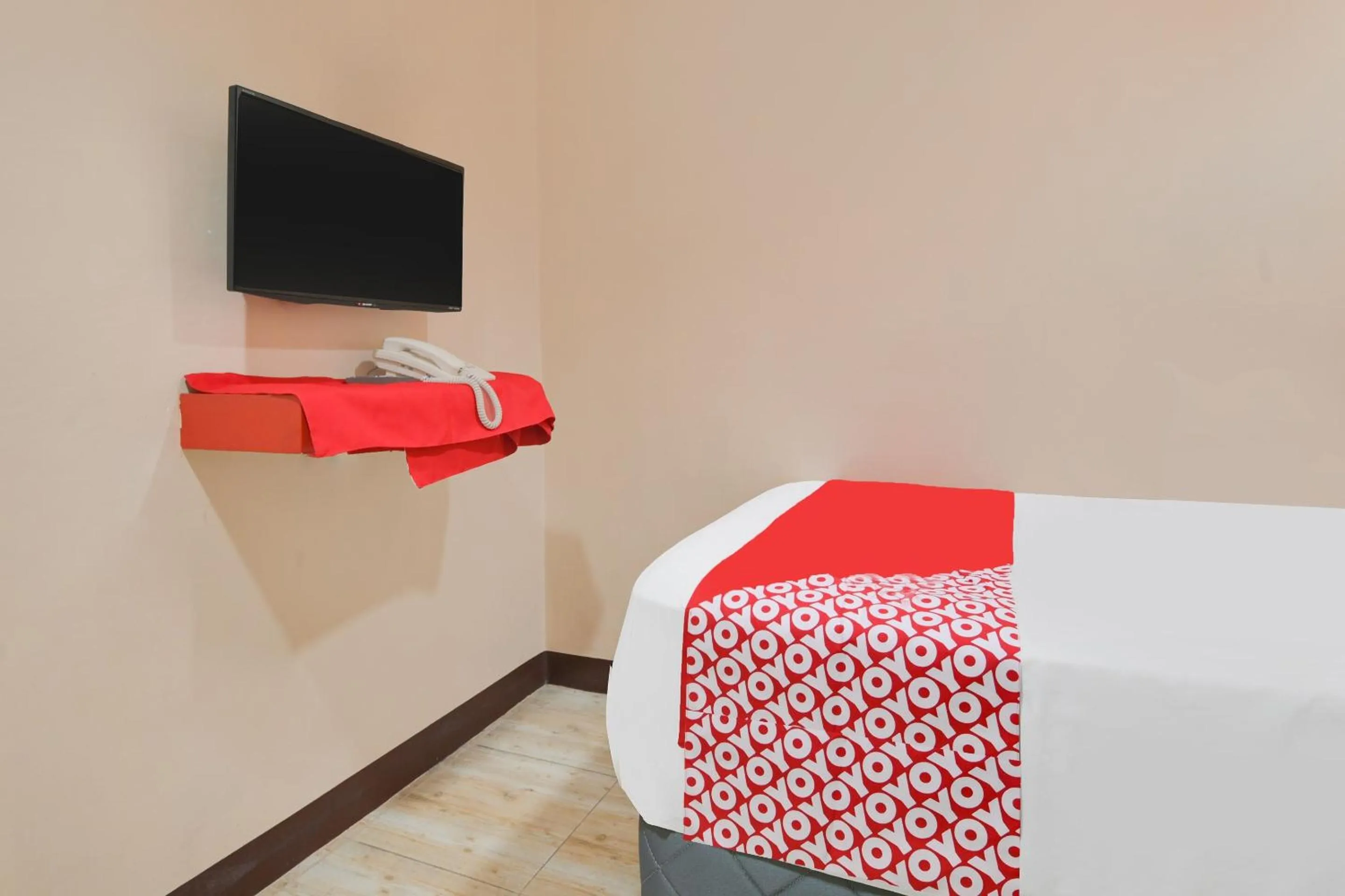 Bedroom in OYO 912 Fb Suites