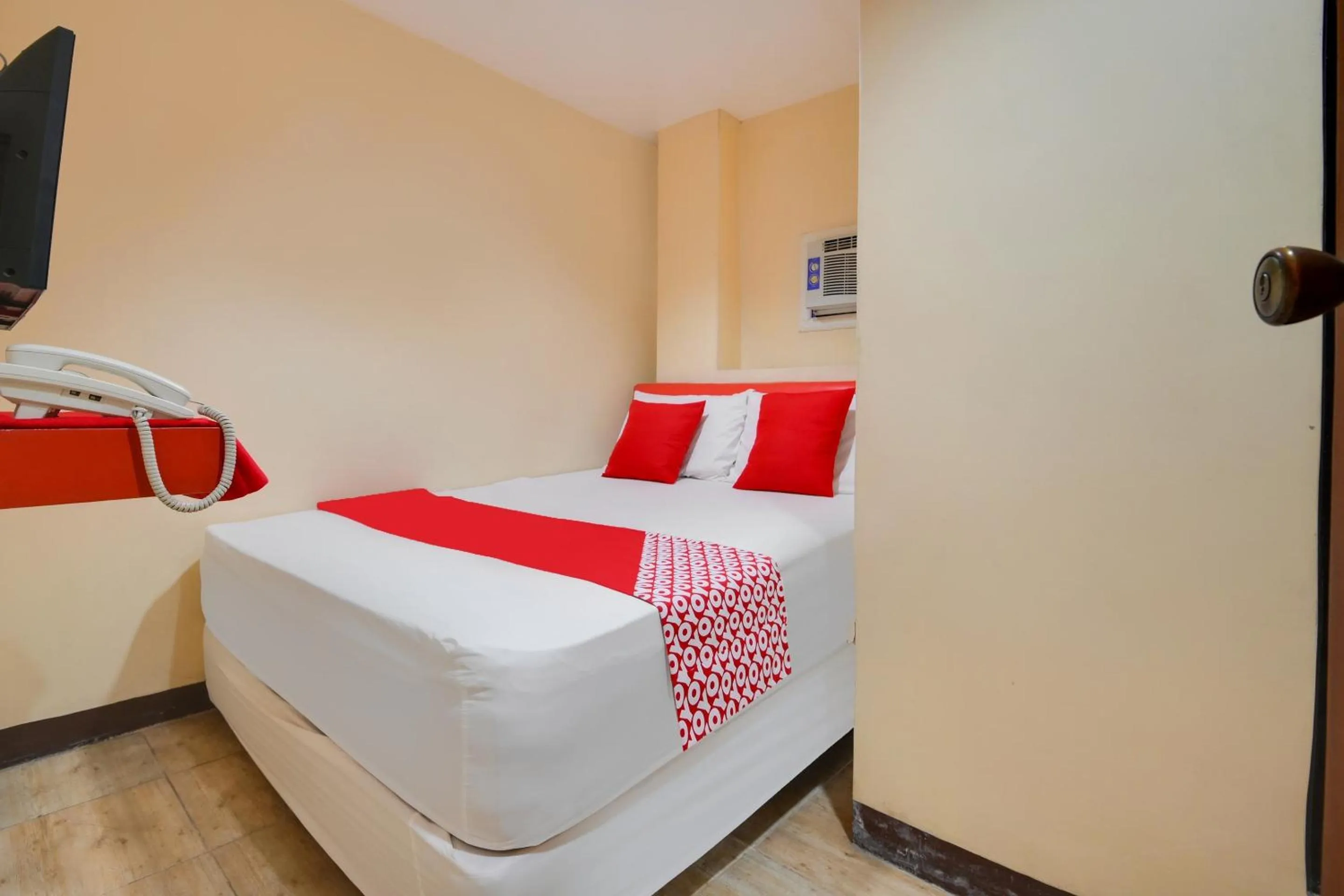 Bedroom in OYO 912 Fb Suites