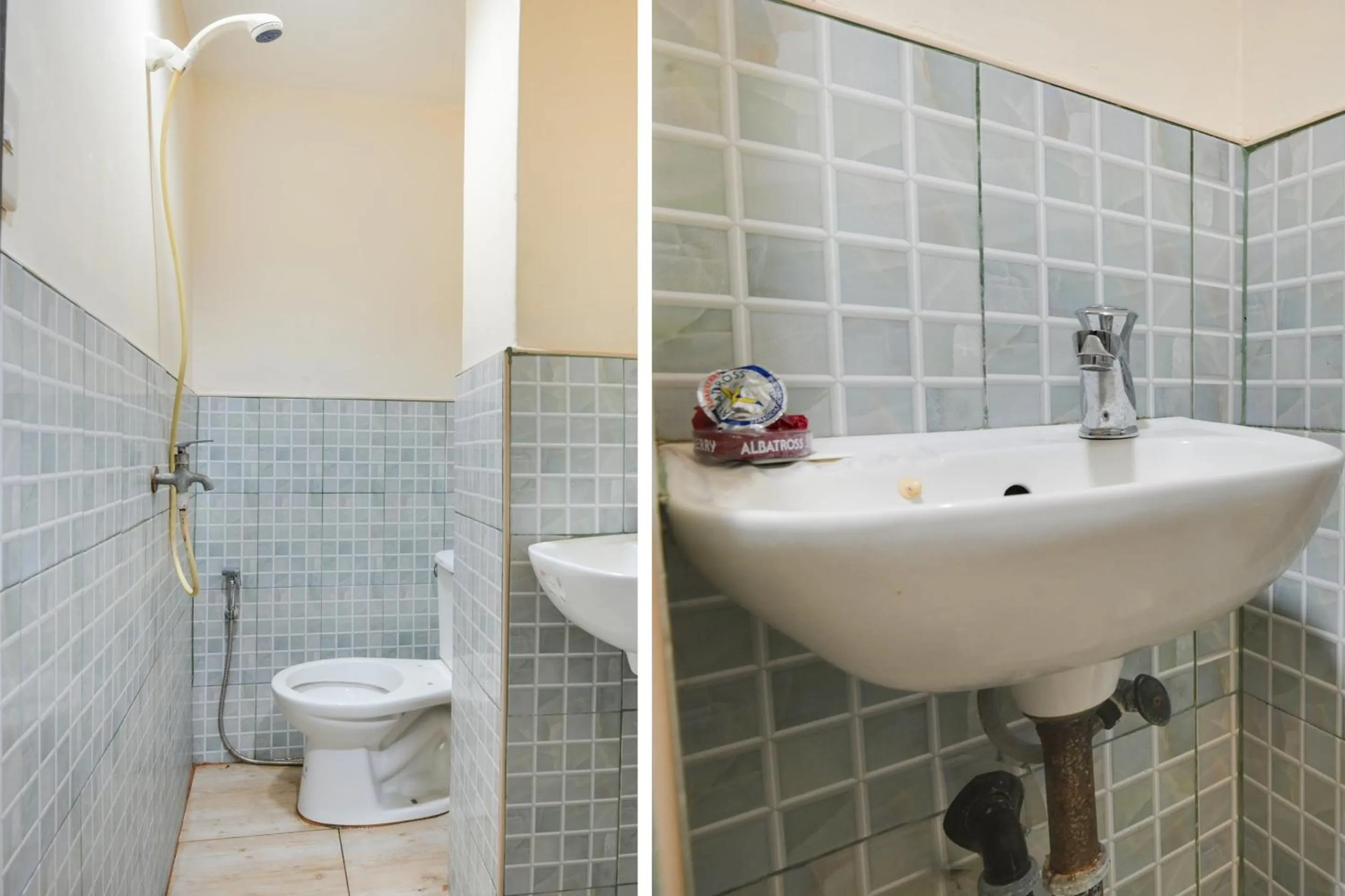 Bathroom in OYO 912 Fb Suites