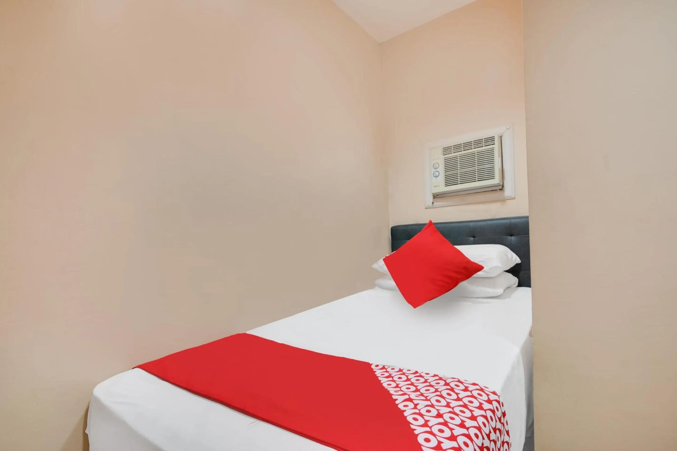 Bedroom in OYO 912 Fb Suites