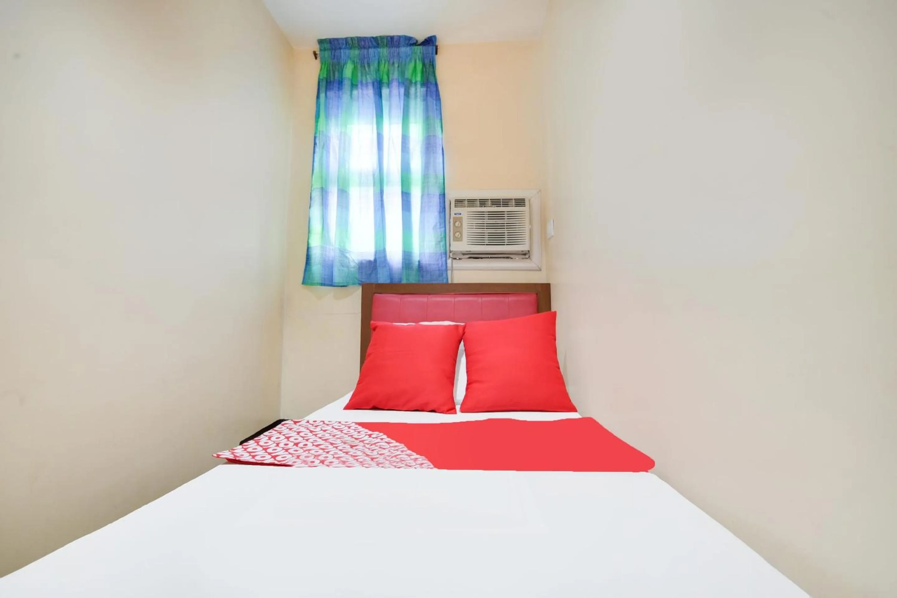 Bedroom in OYO 912 Fb Suites