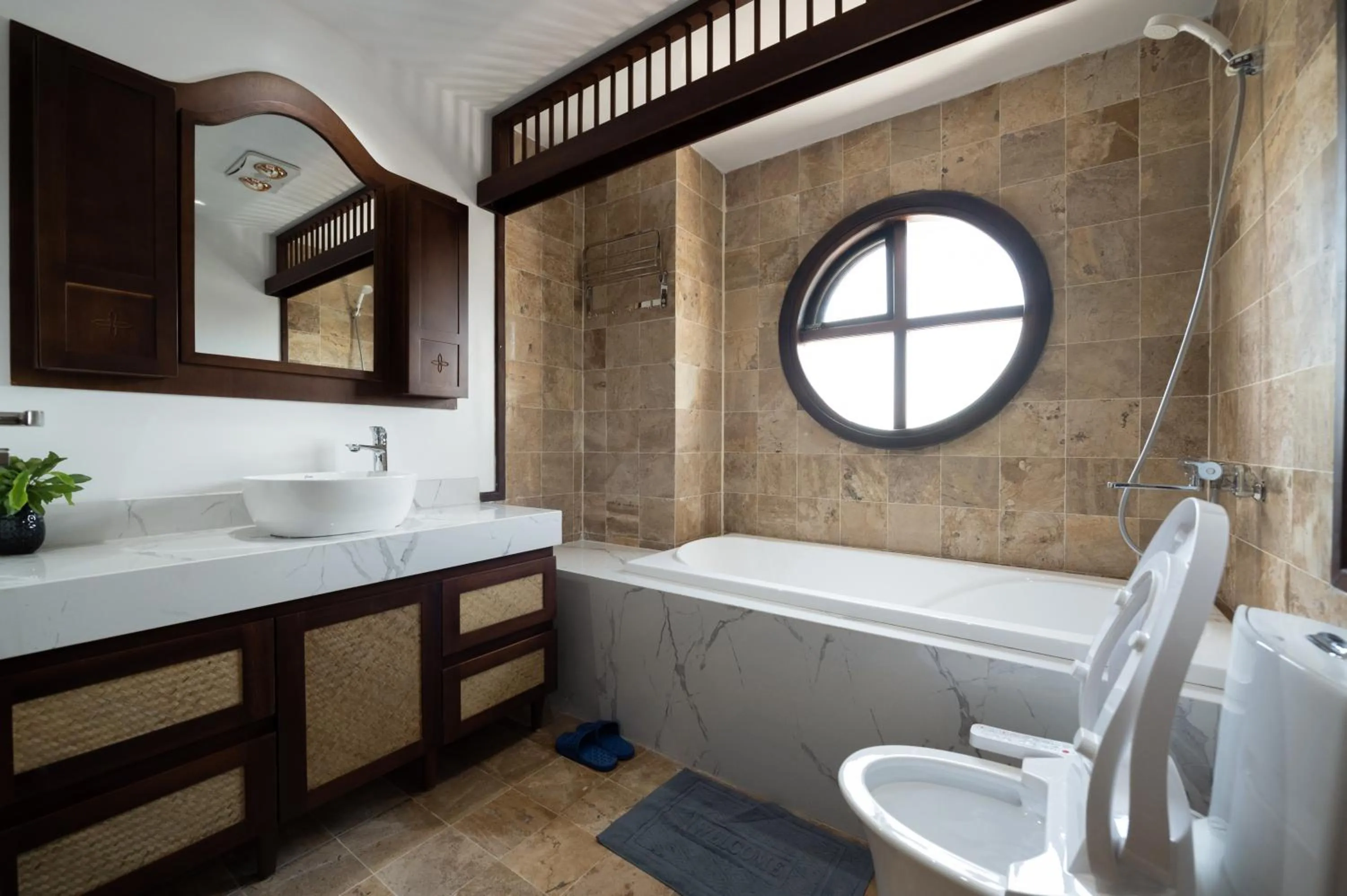 Shower in FLESTA Doi Can Serviced Apartment