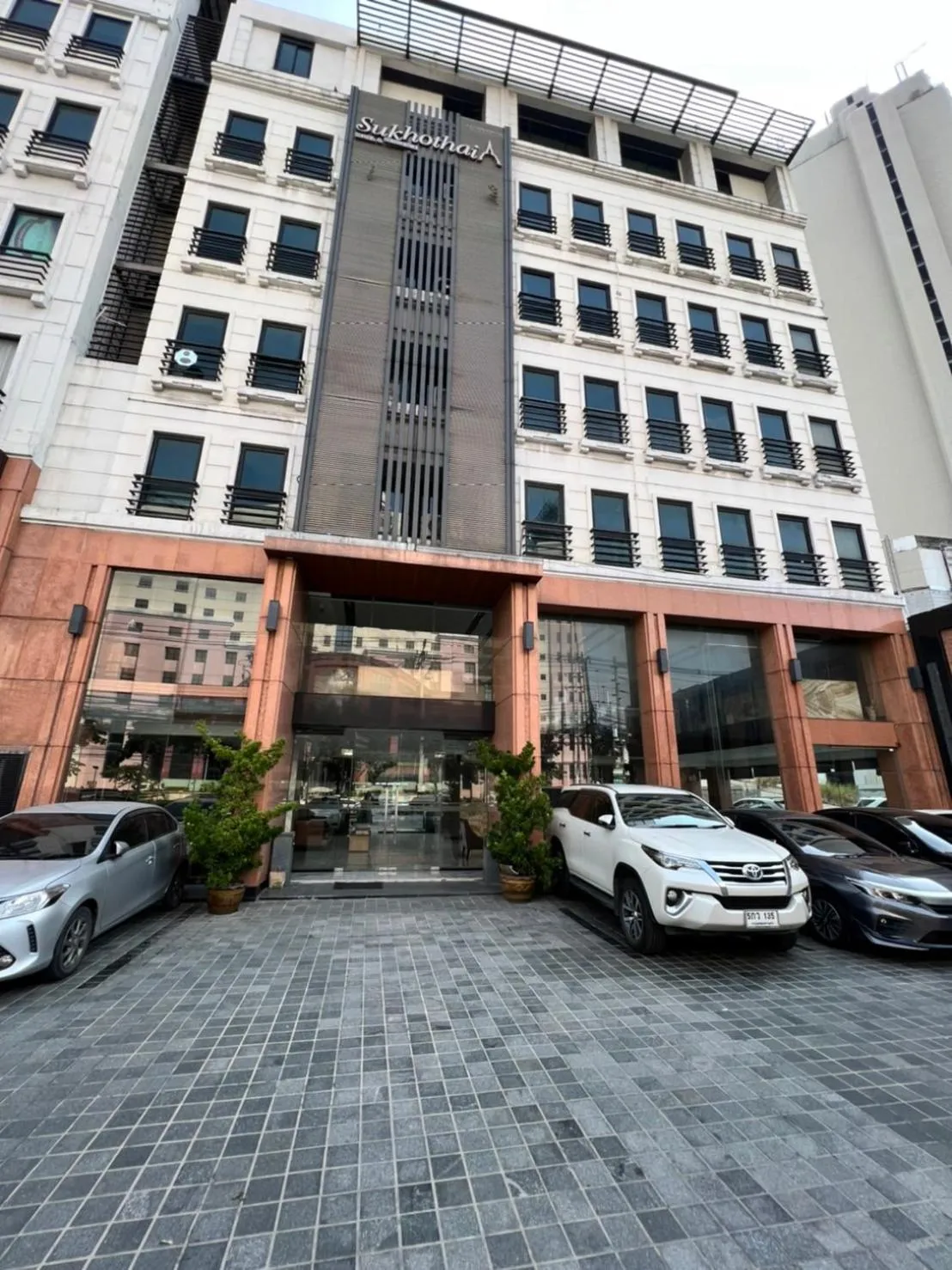 Property building in Sukhothai Hotel and Residence Ratchada