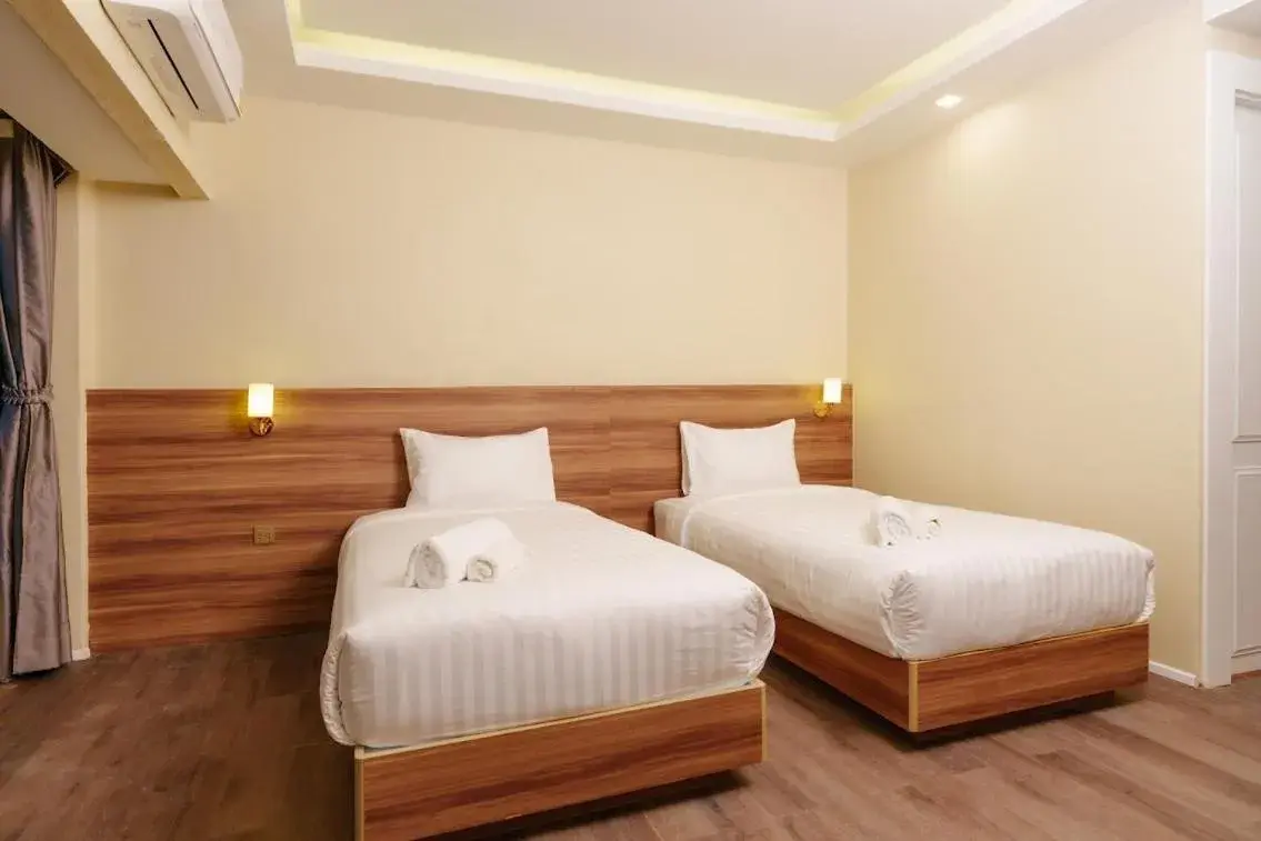 Bed in Calinton Hotel Bed in Calinton Hotel