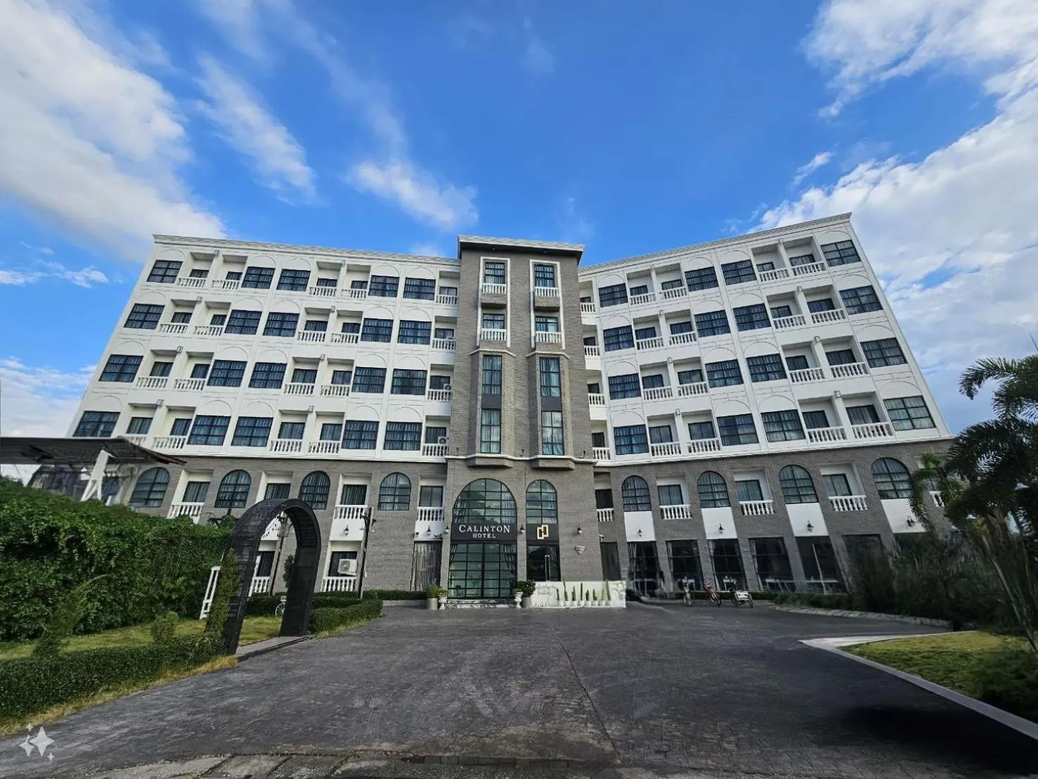 Calinton Hotel