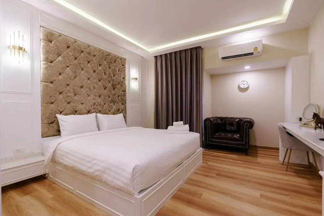 Bed in Calinton Hotel Bed in Calinton Hotel