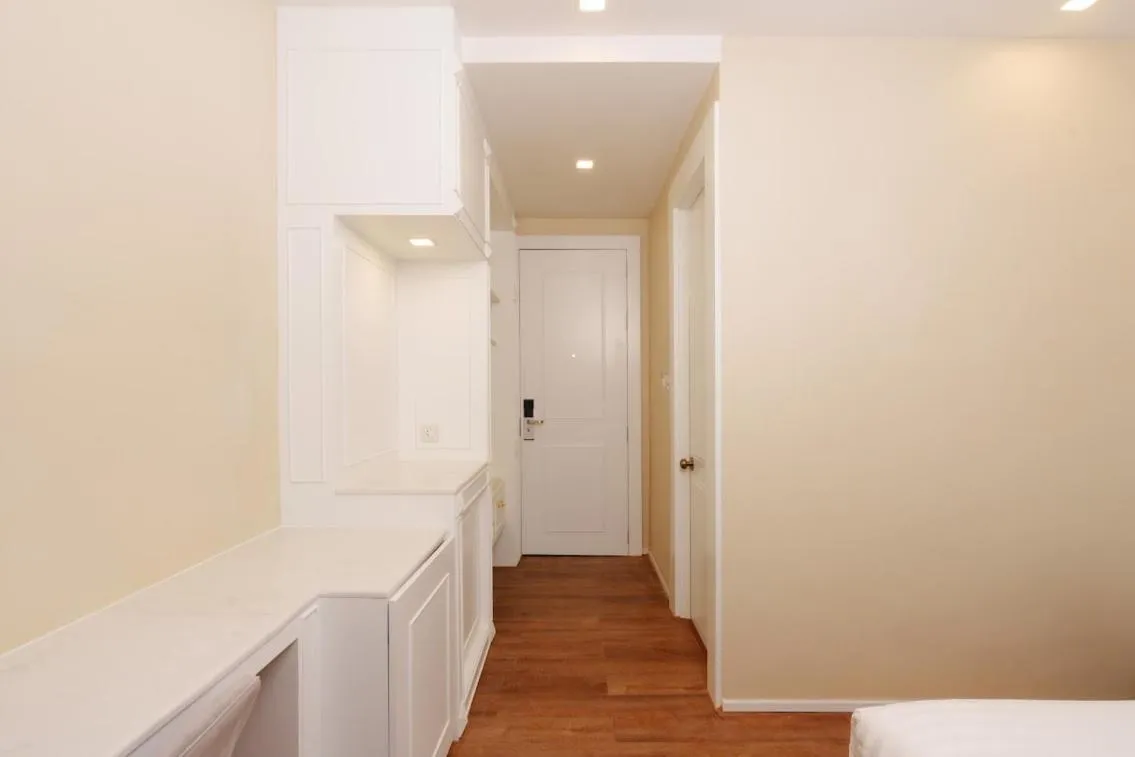 Bedroom in Calinton Hotel